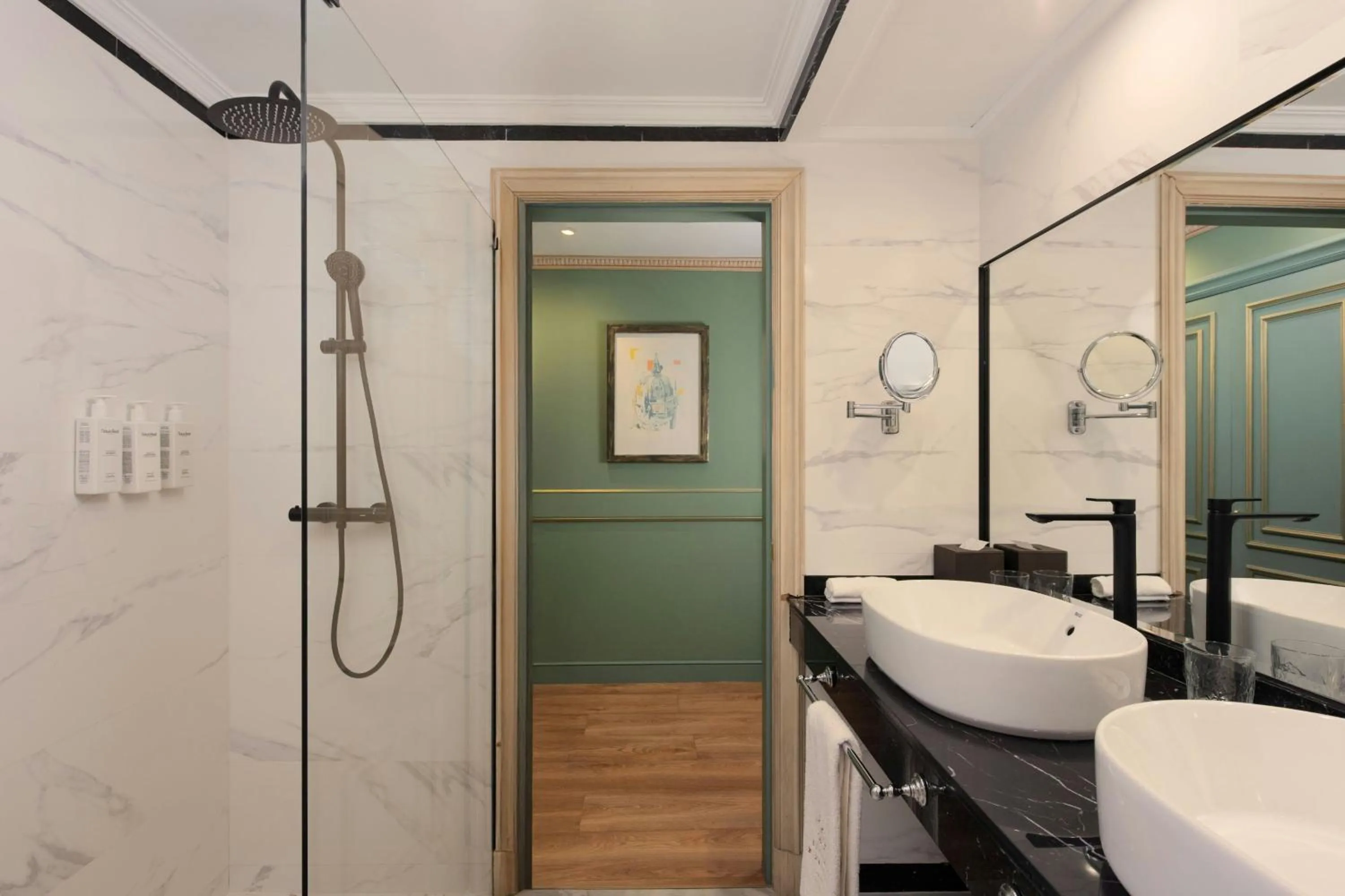 Bathroom in Eugenia de Montijo, Autograph Collection