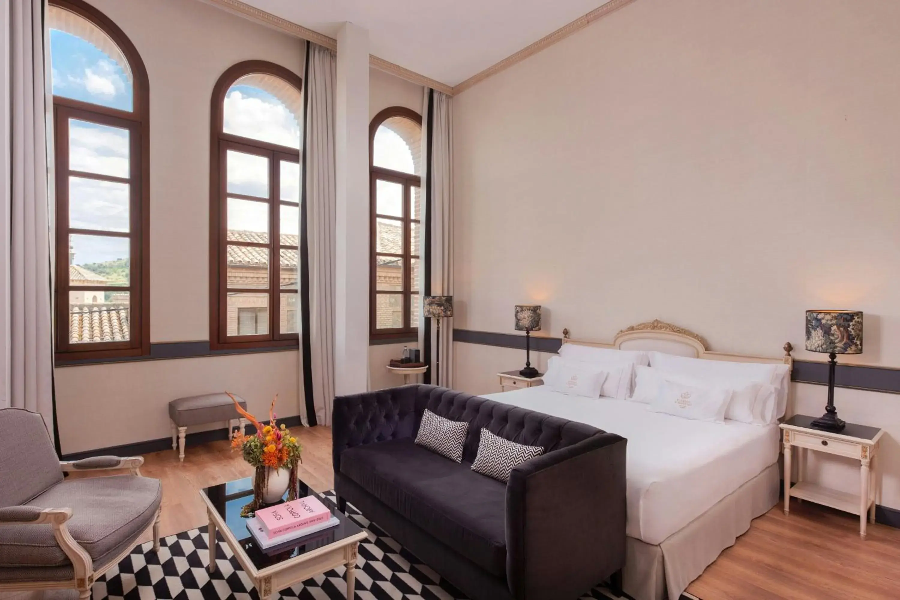 Photo of the whole room, Bed in Eugenia de Montijo, Autograph Collection Photo of the whole room, Bed in Eugenia de Montijo, Autograph Collection