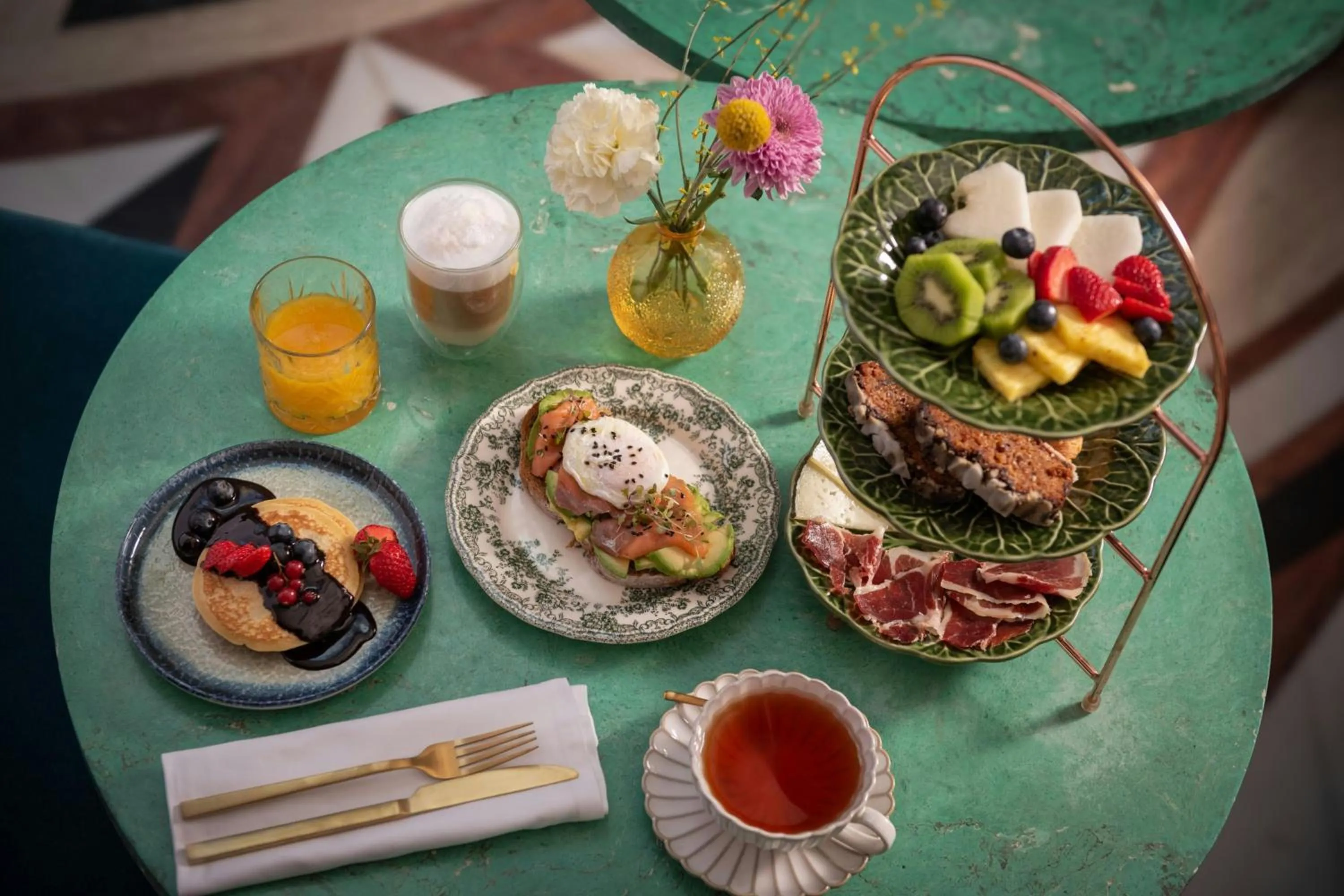 Breakfast in Eugenia de Montijo, Autograph Collection