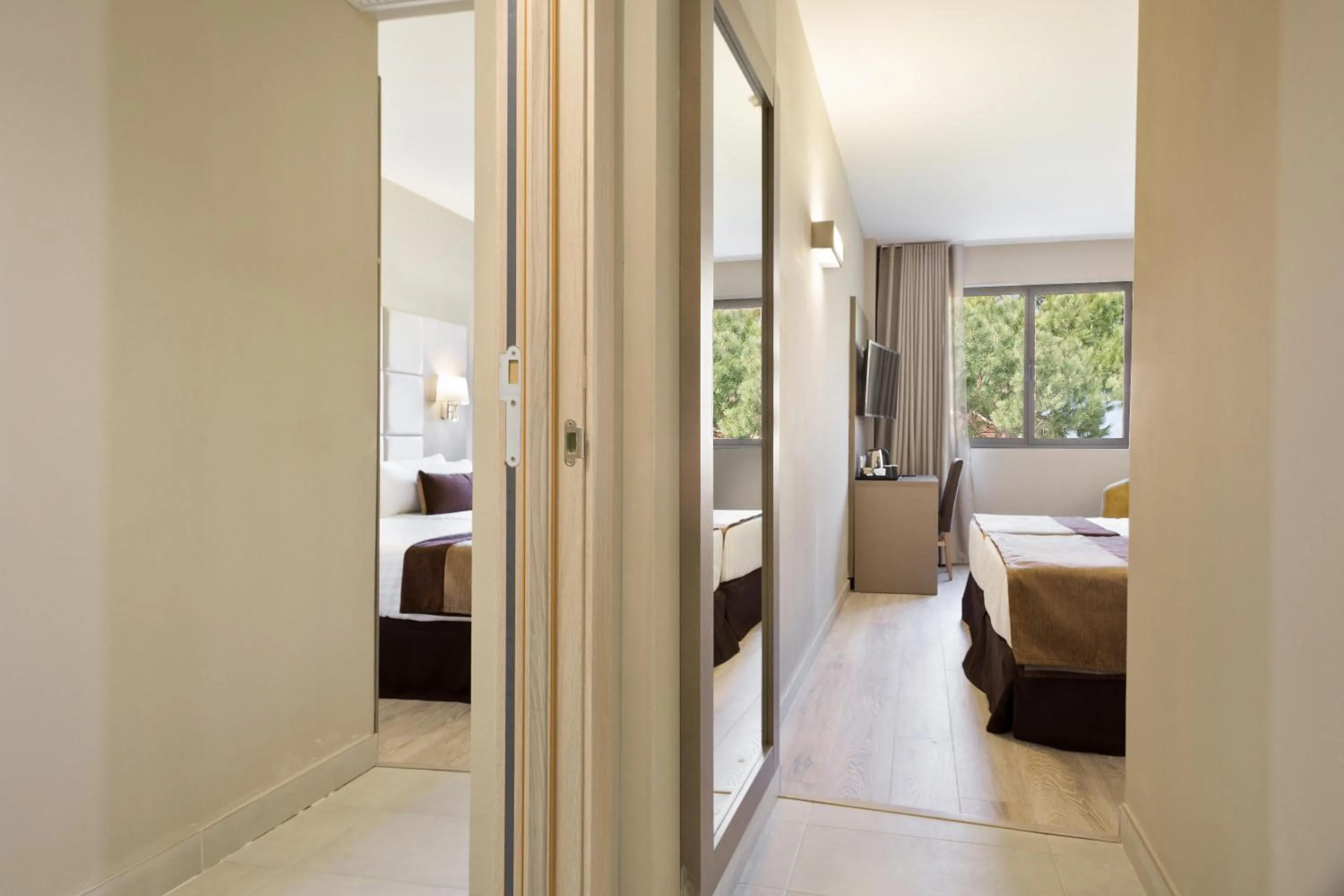 Photo of the whole room, Bed in Hotel Best Front Maritim