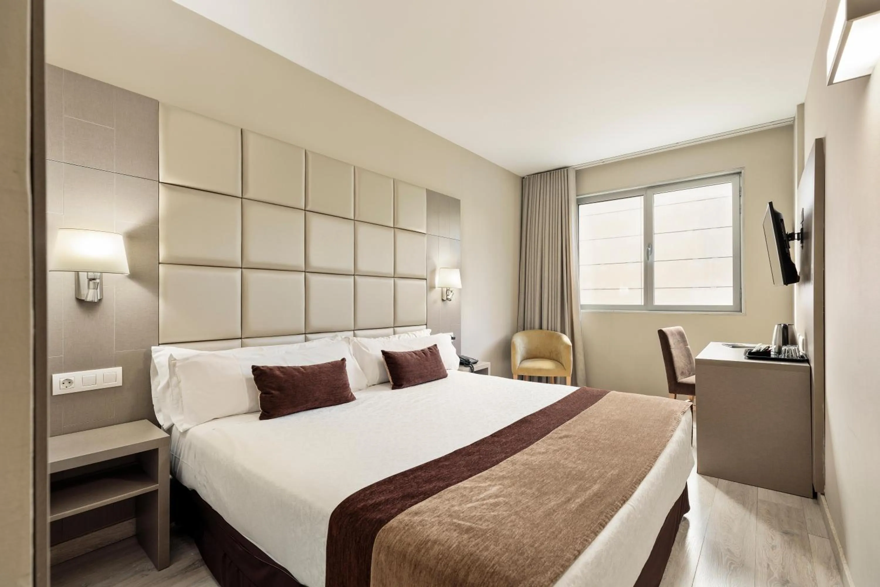 Photo of the whole room, Bed in Hotel Best Front Maritim