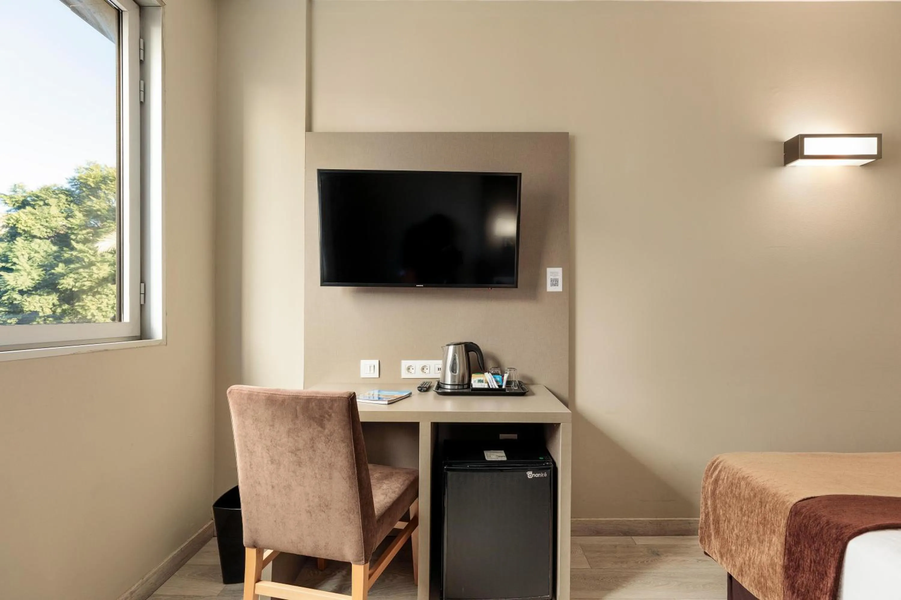 Photo of the whole room, Bed in Hotel Best Front Maritim