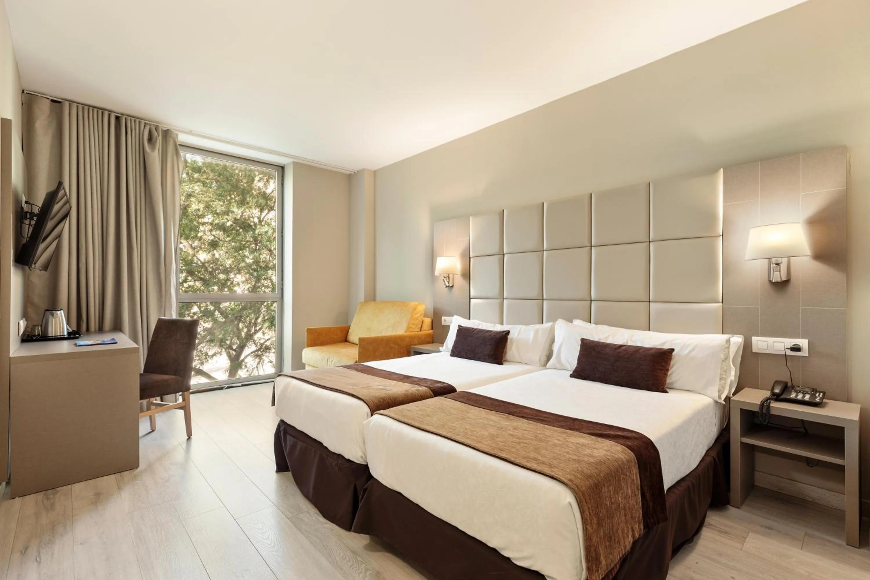 Photo of the whole room, Bed in Hotel Best Front Maritim