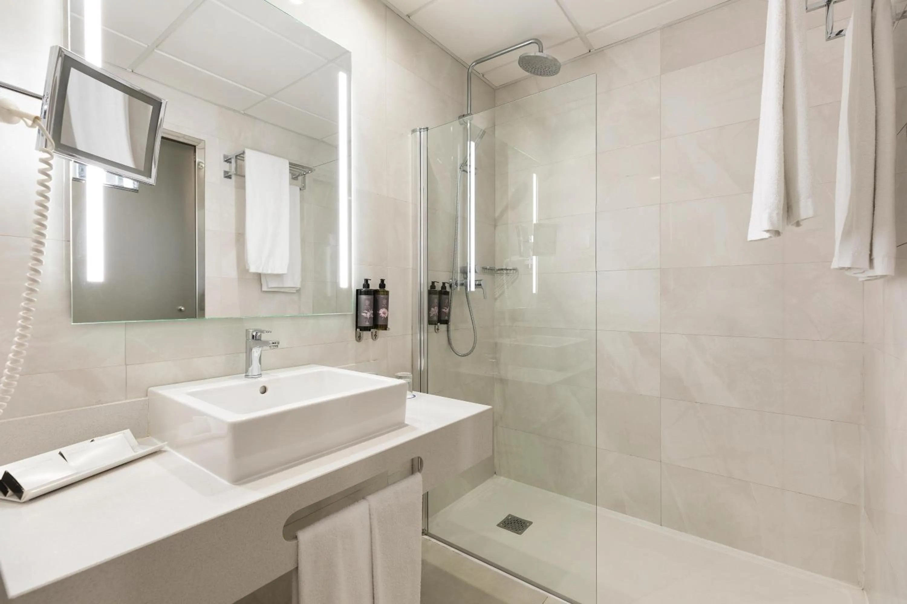 Bathroom in Hotel Best Front Maritim