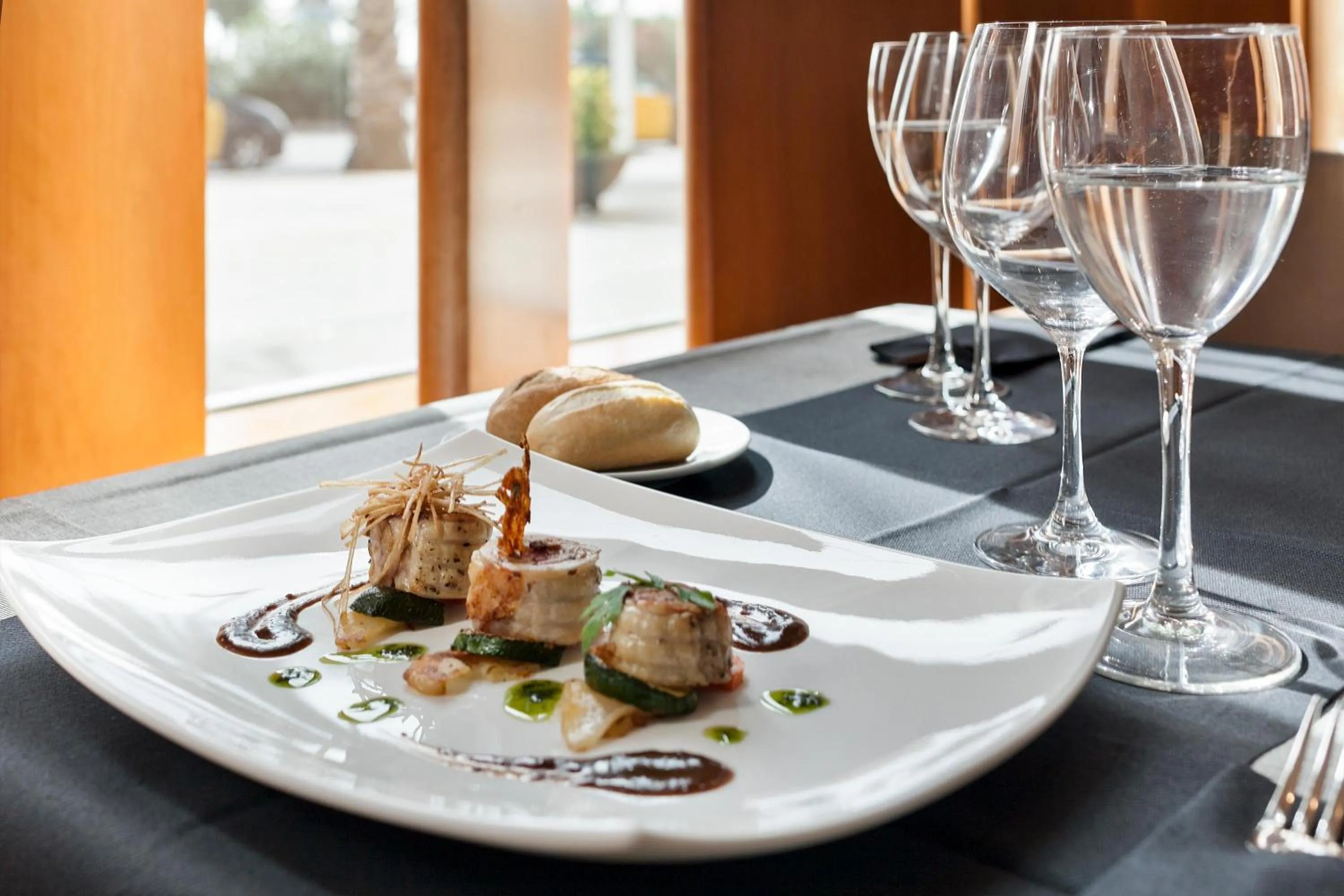 Restaurant/places to eat in Hotel Best Front Maritim