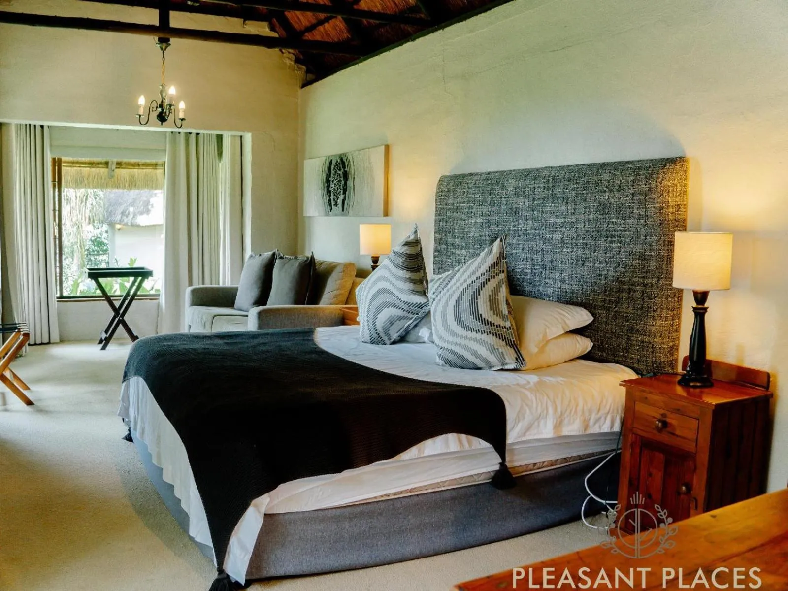 Deluxe Family Room - single occupancy in Pleasant Places By Sanaandi