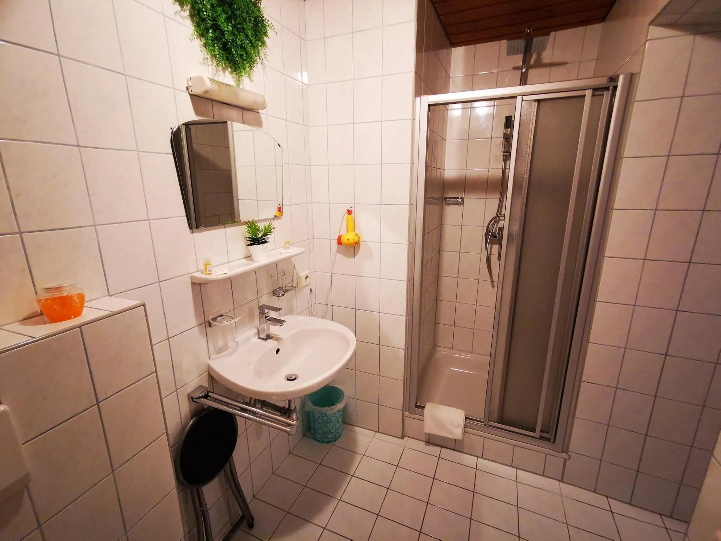 Shower in Gasthof Geronimo