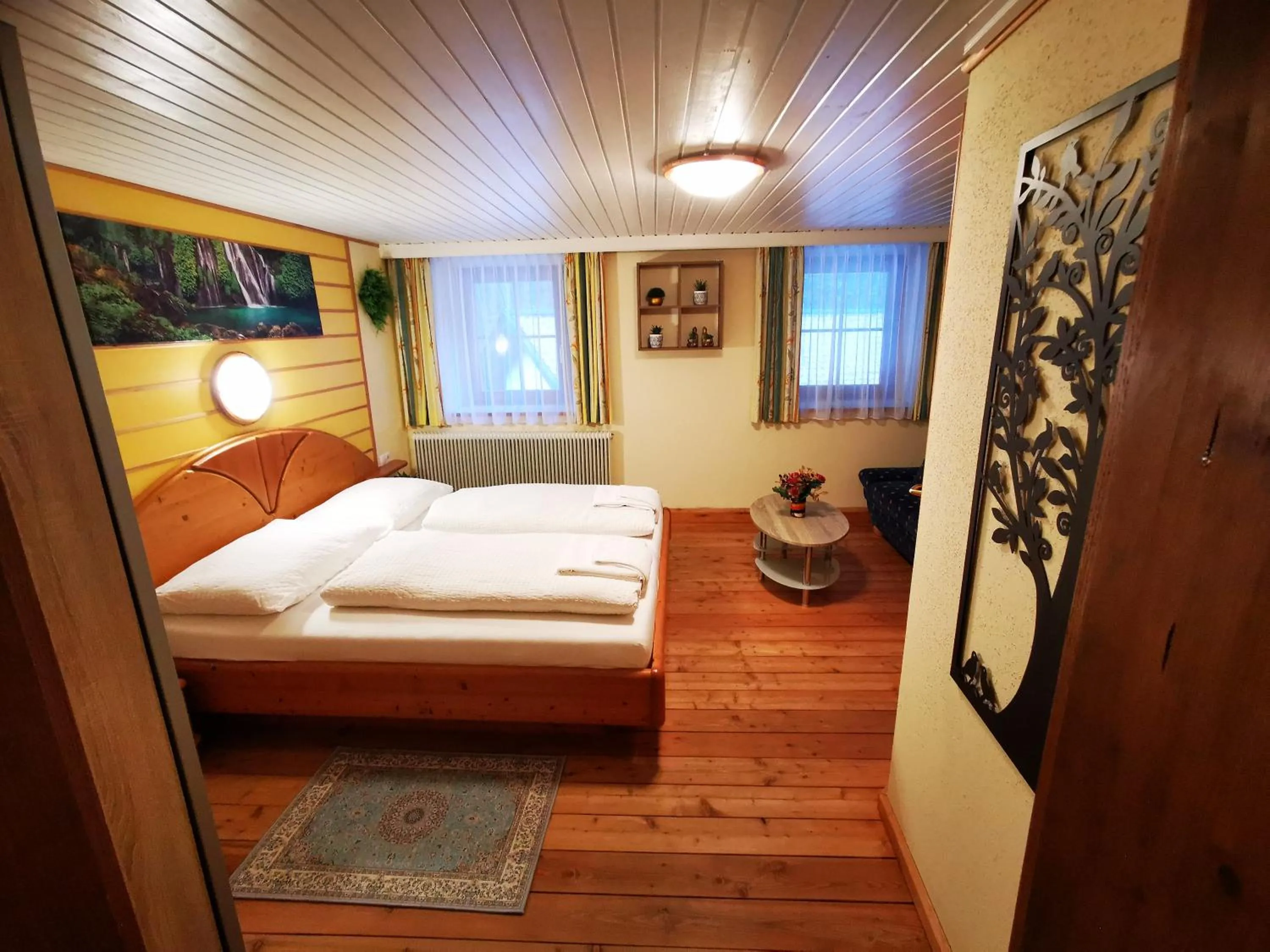 Photo of the whole room, Bed in Gasthof Geronimo