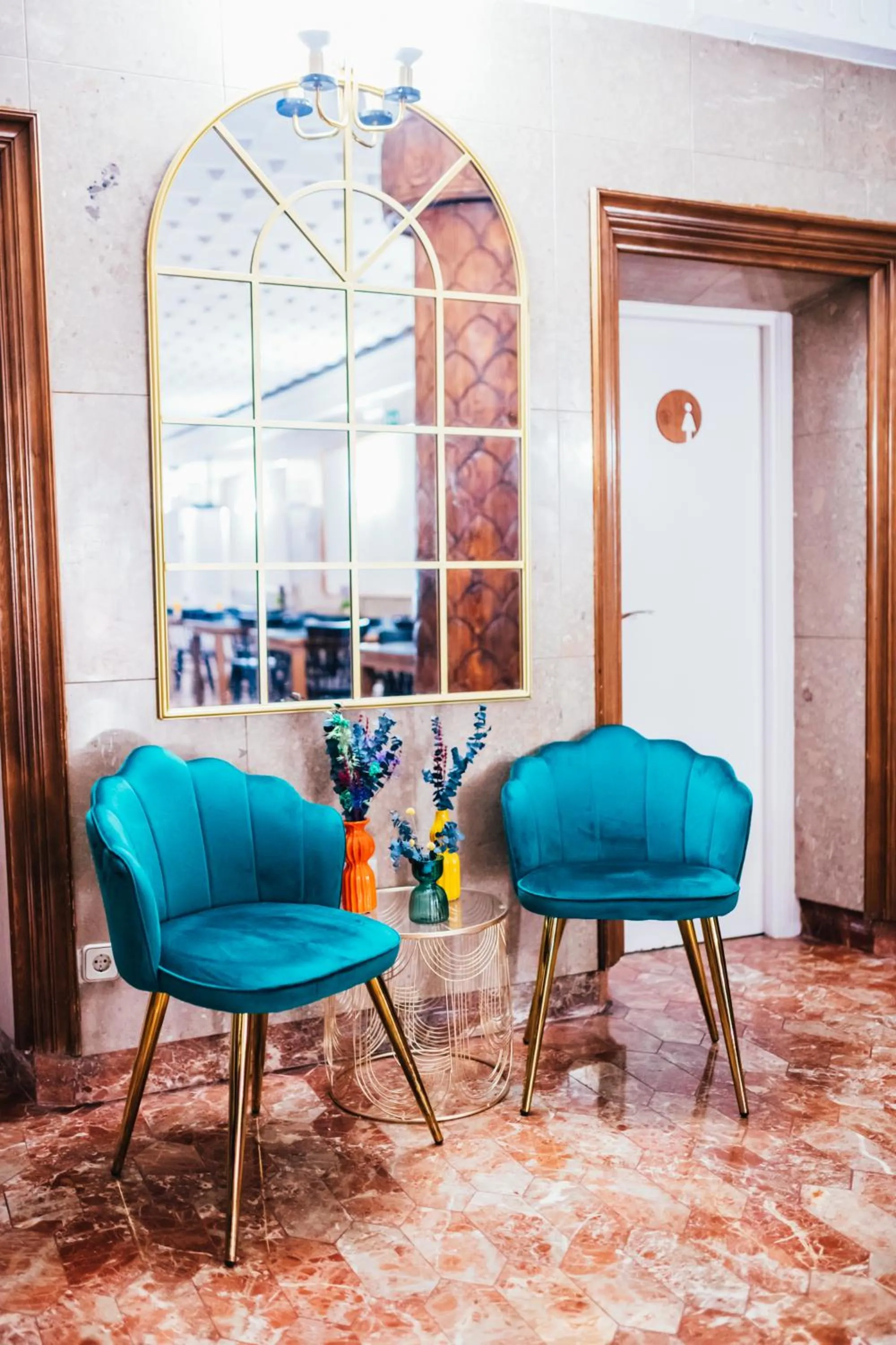 Restaurant/places to eat in Hostal Cortés