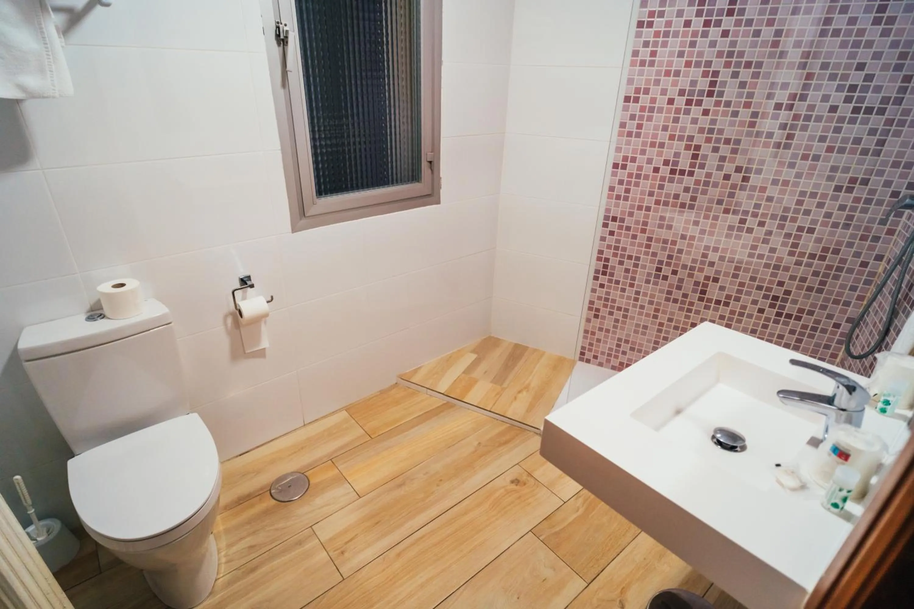 Bathroom in Hostal Cortés