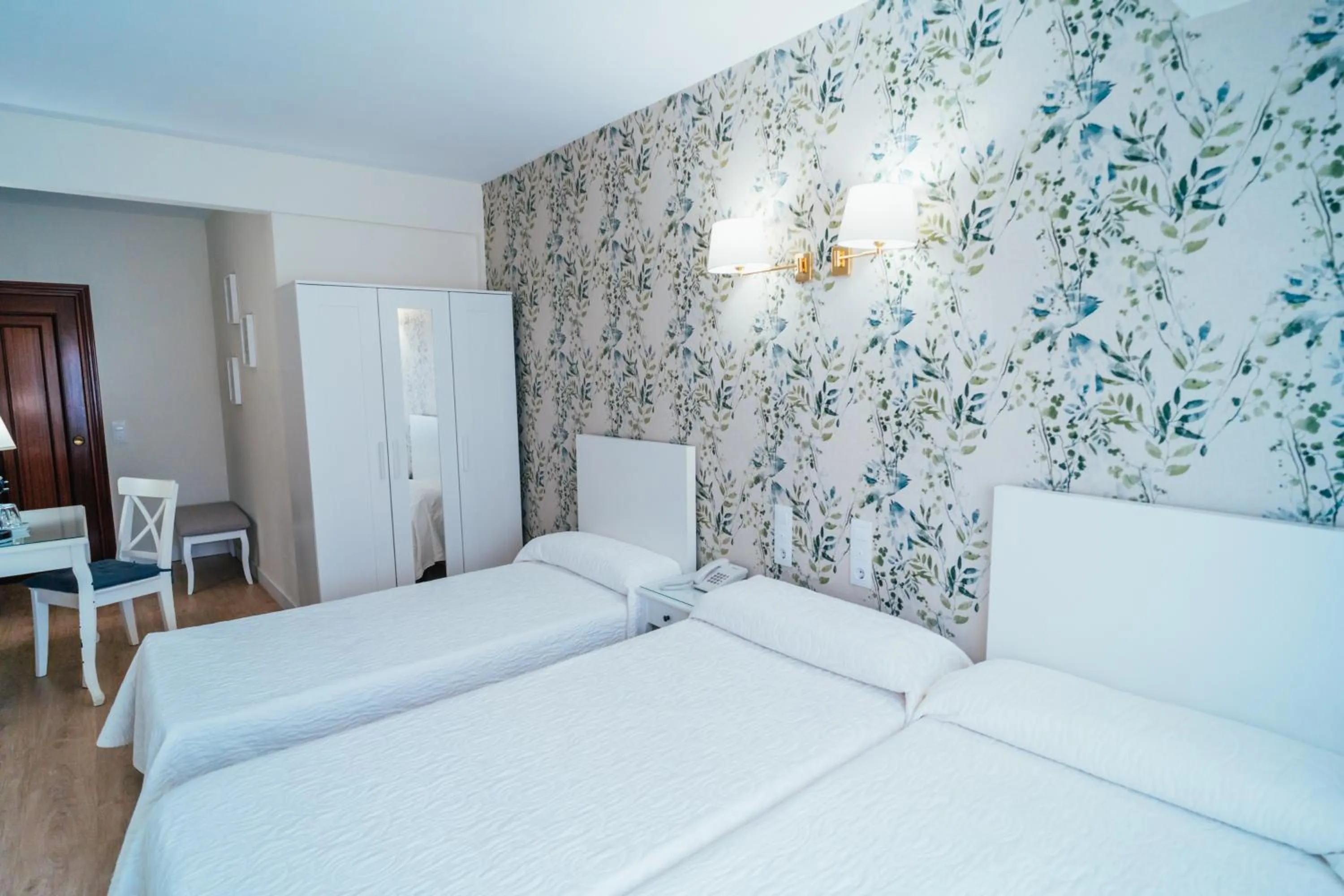 Bedroom, Bed in Hostal Cortés