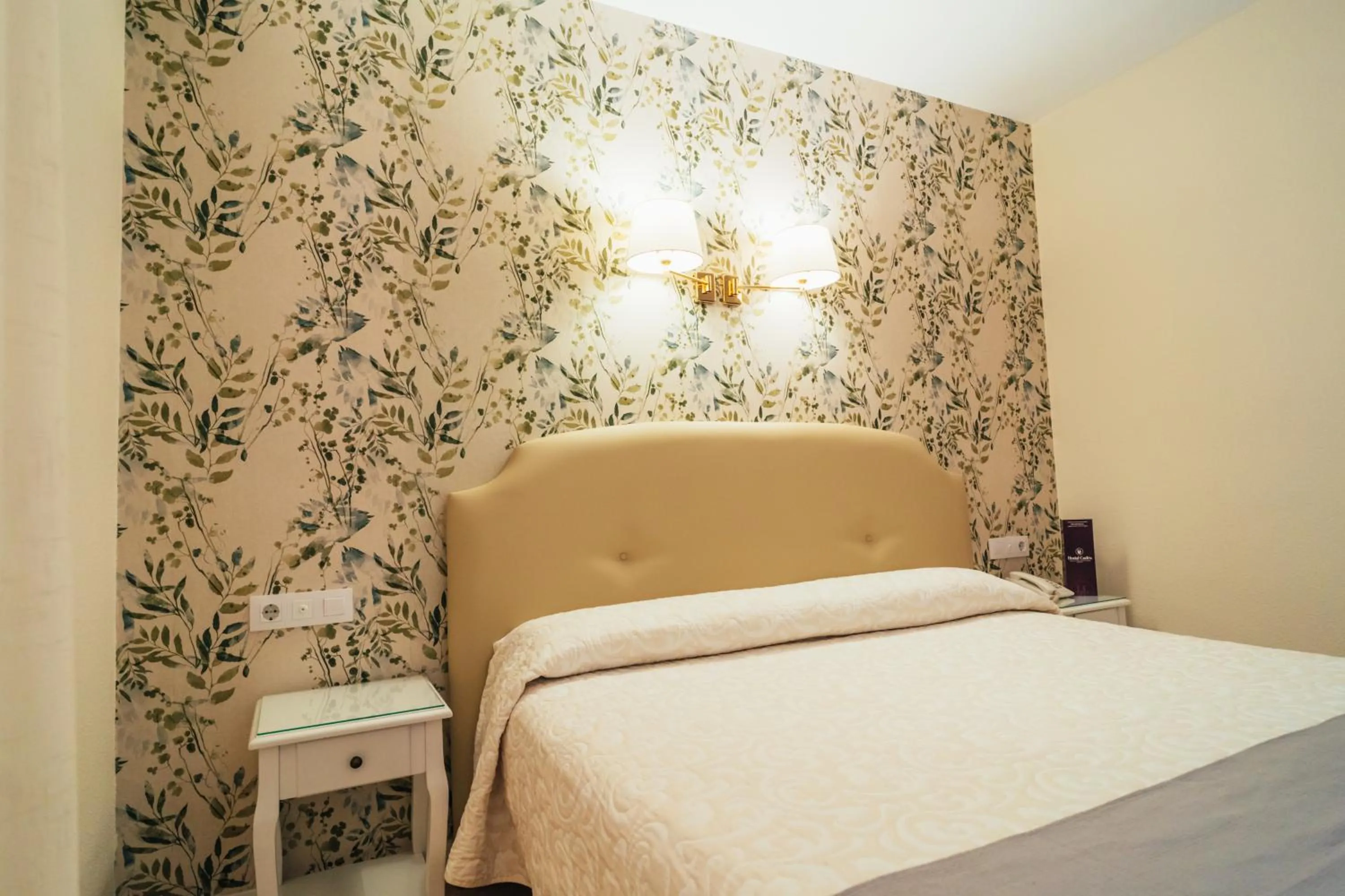 Bedroom, Bed in Hostal Cortés