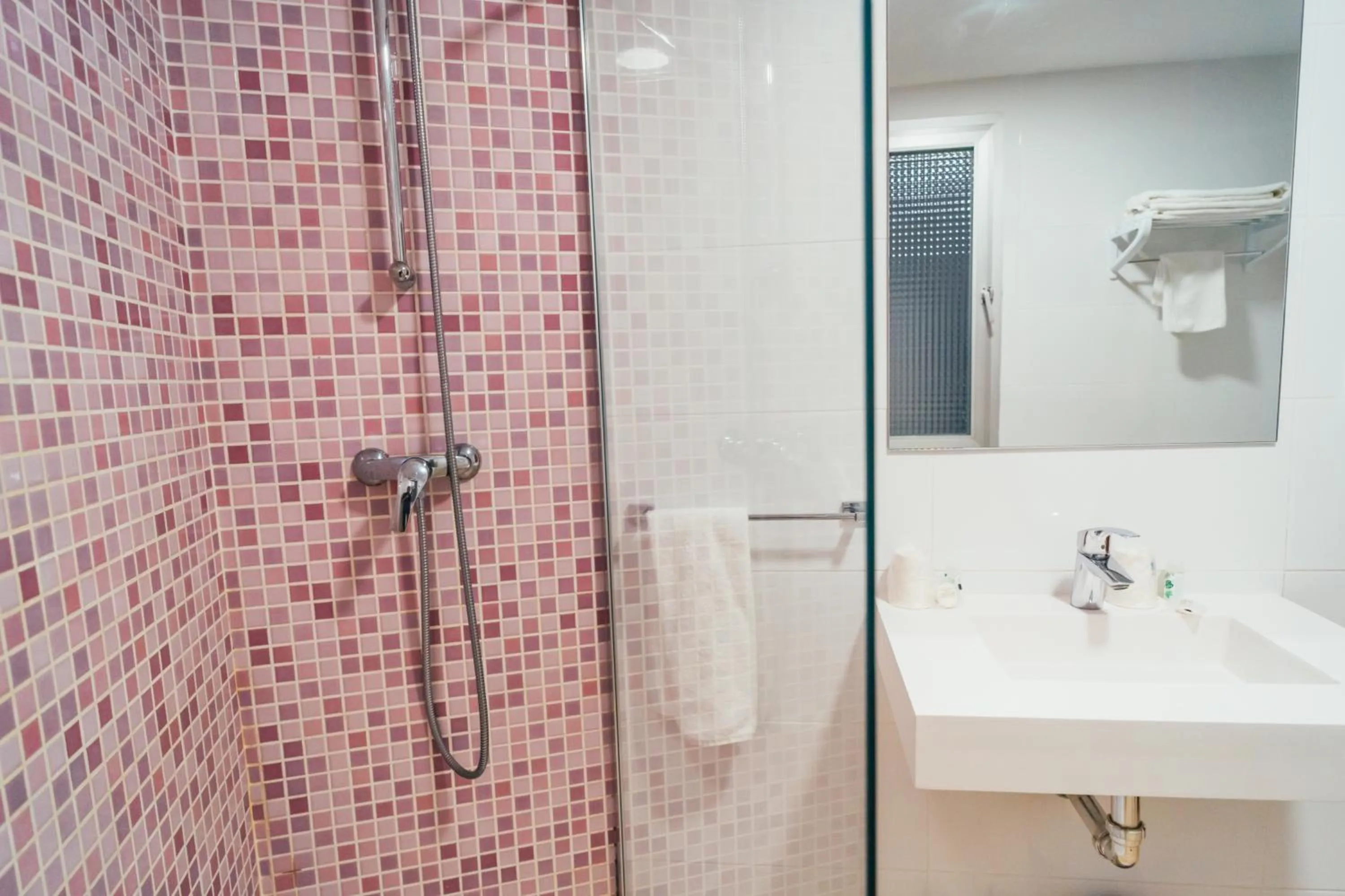 Bathroom in Hostal Cortés