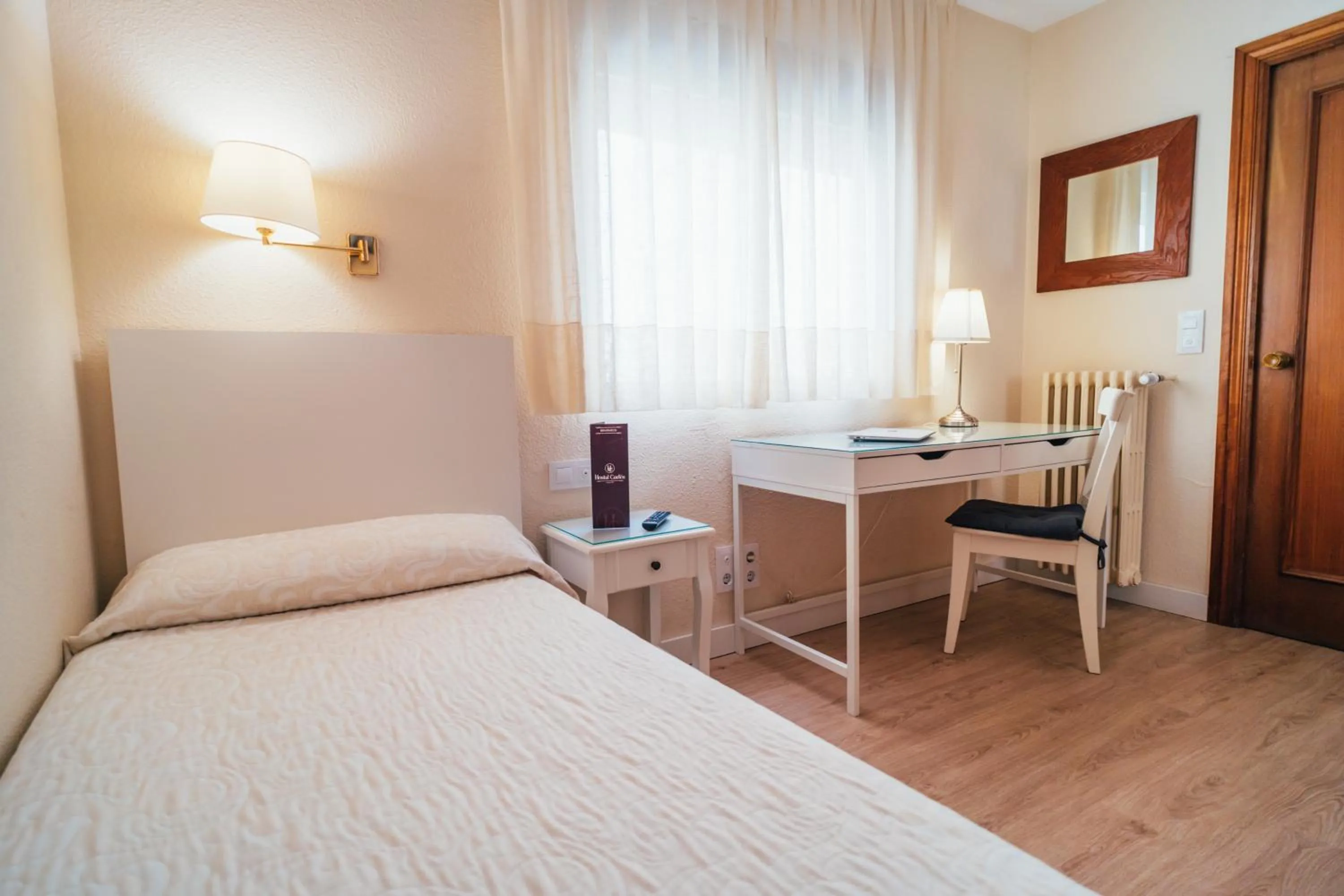 Bedroom, Bed in Hostal Cortés