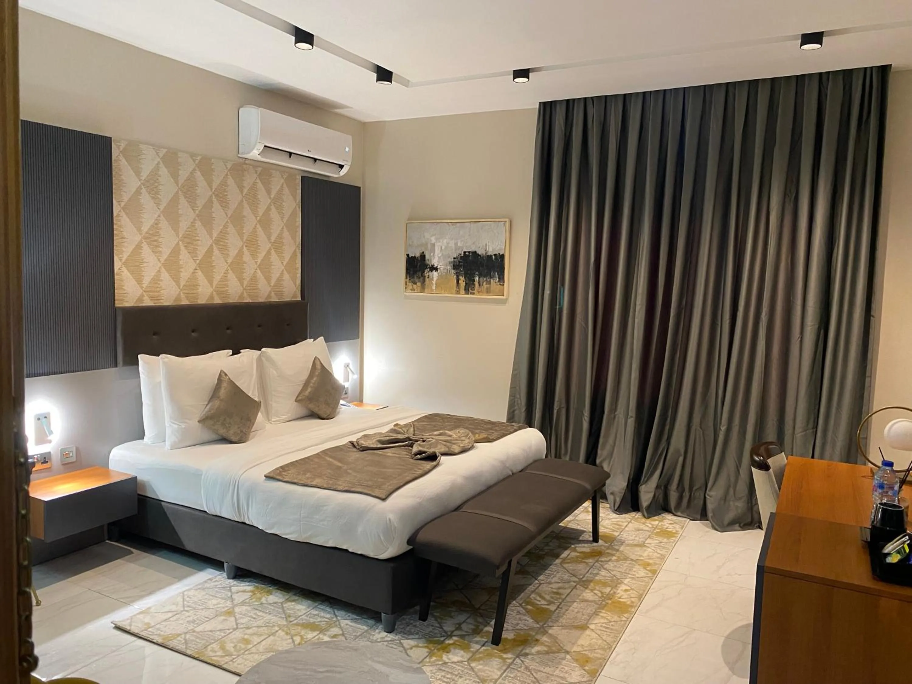 Photo of the whole room, Bed in Wali's Suites