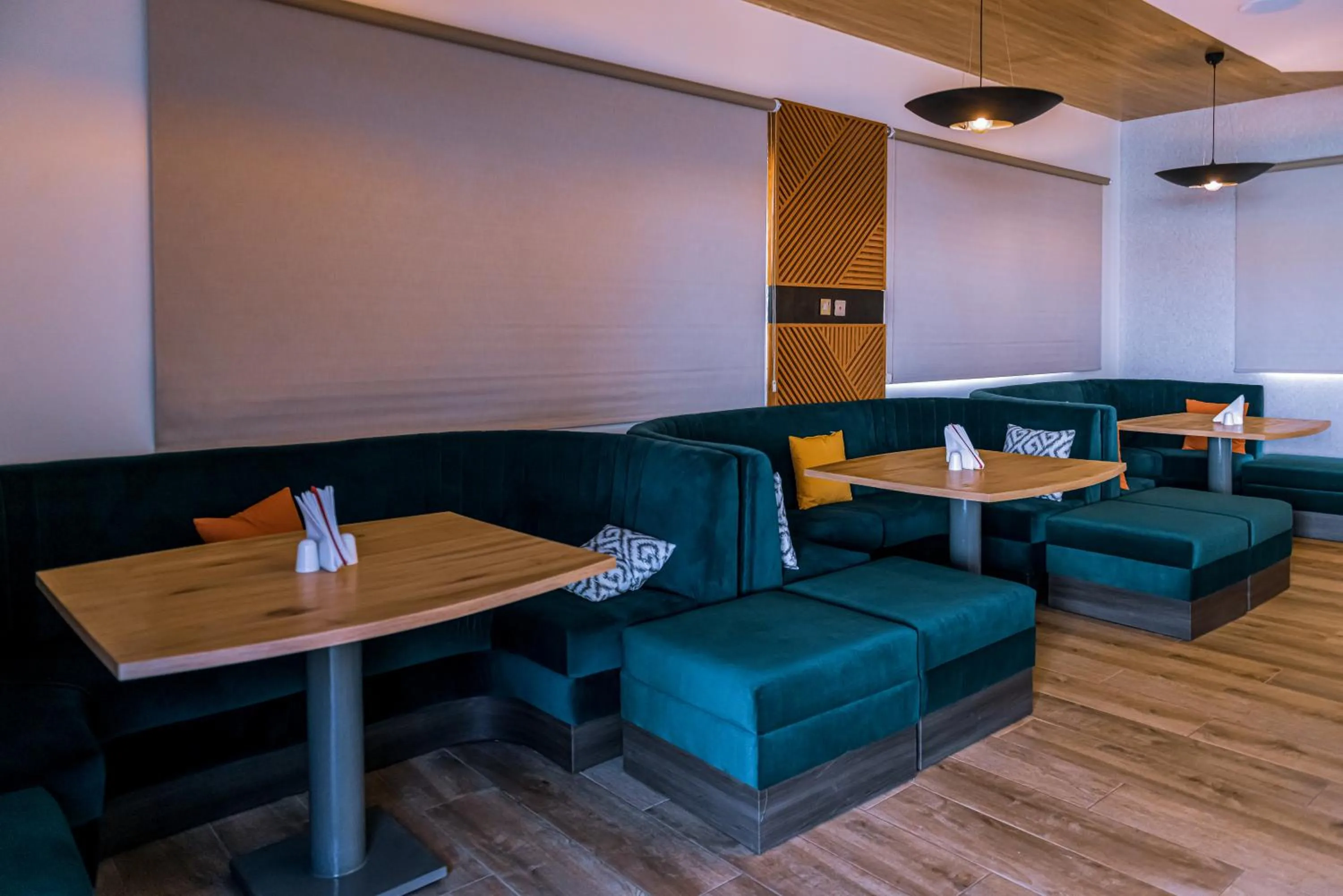 Restaurant/places to eat in Wali's Suites