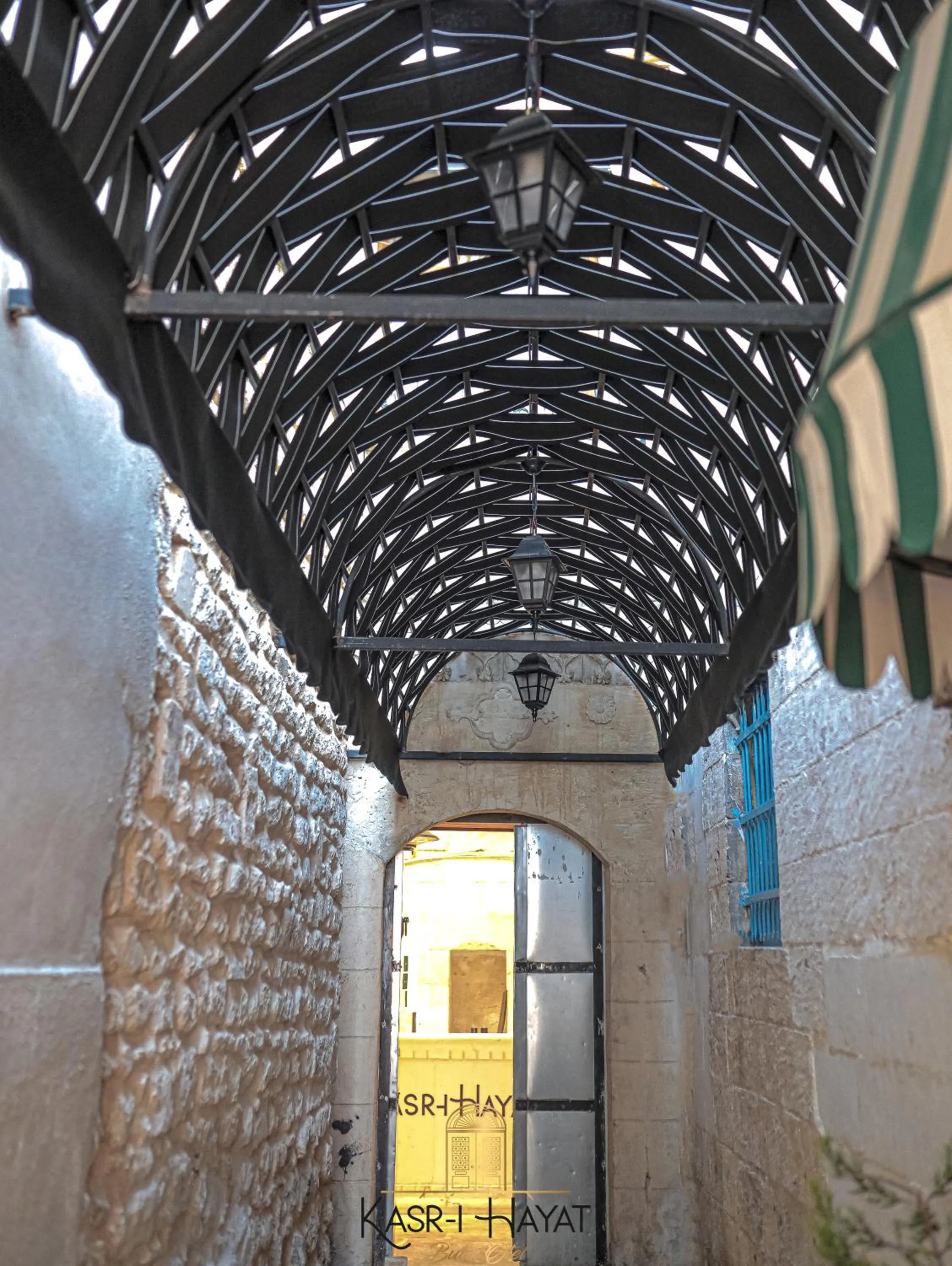 Property building in Kasr-ı Hayat