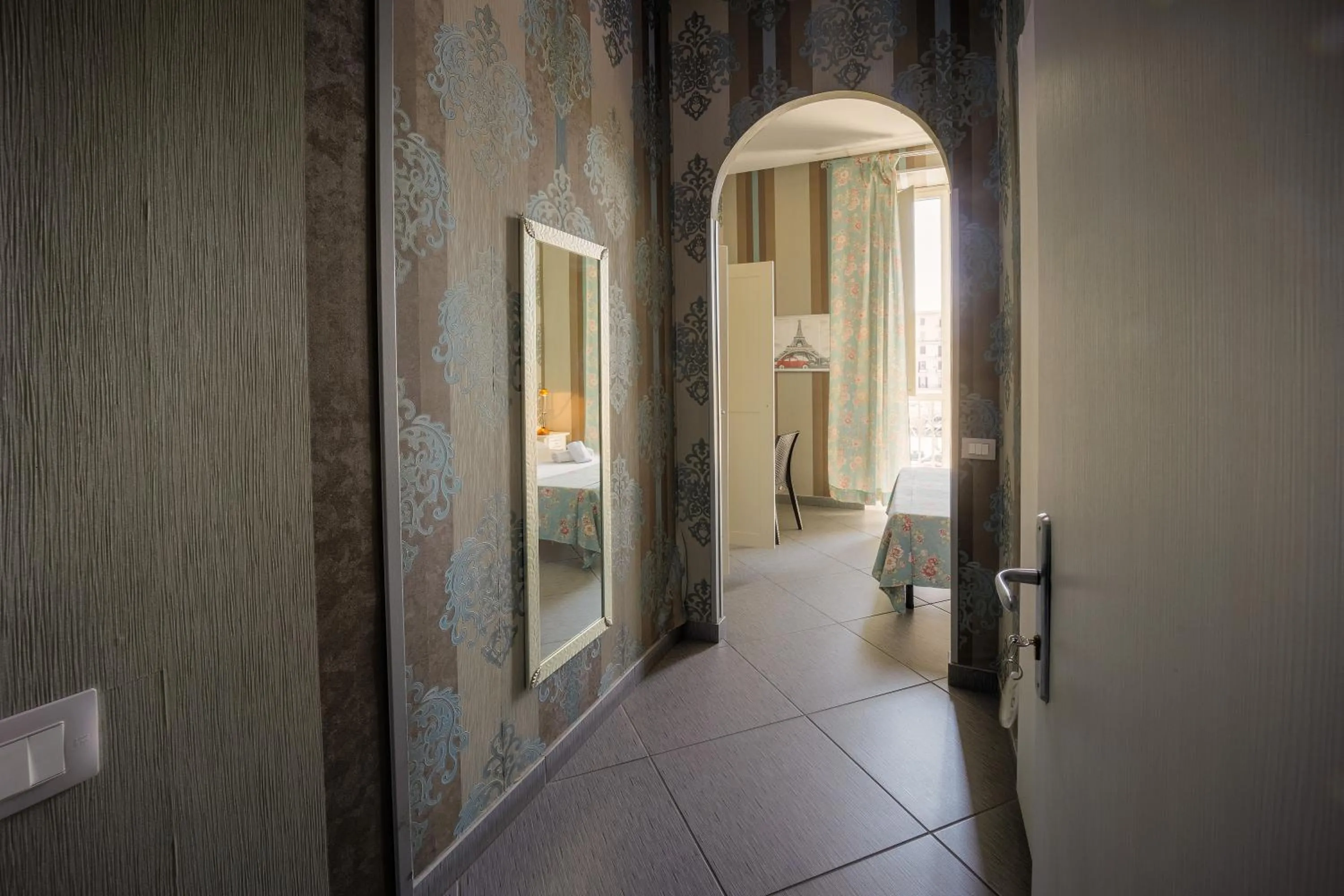 Photo of the whole room in New Sayonara