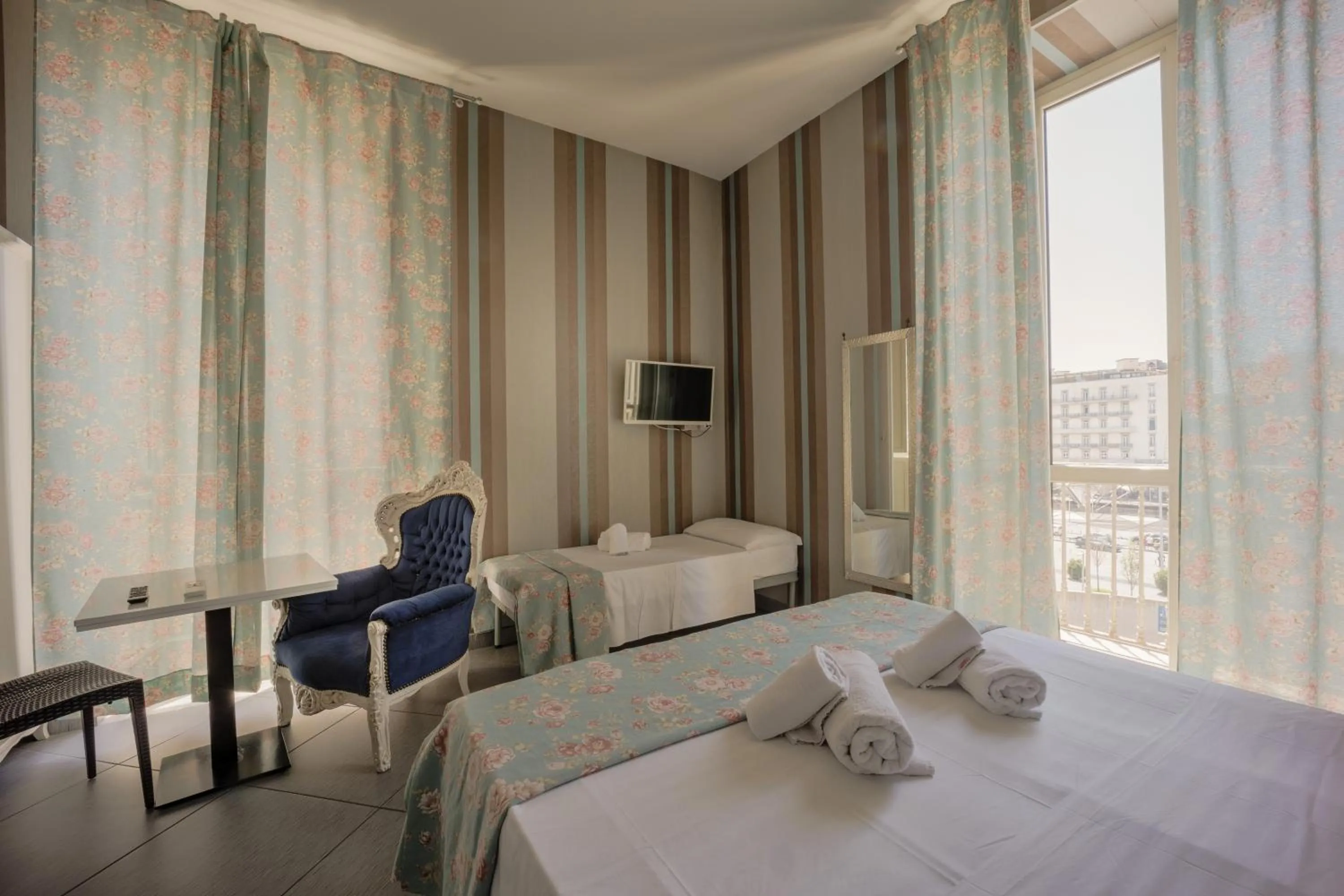 Photo of the whole room in New Sayonara