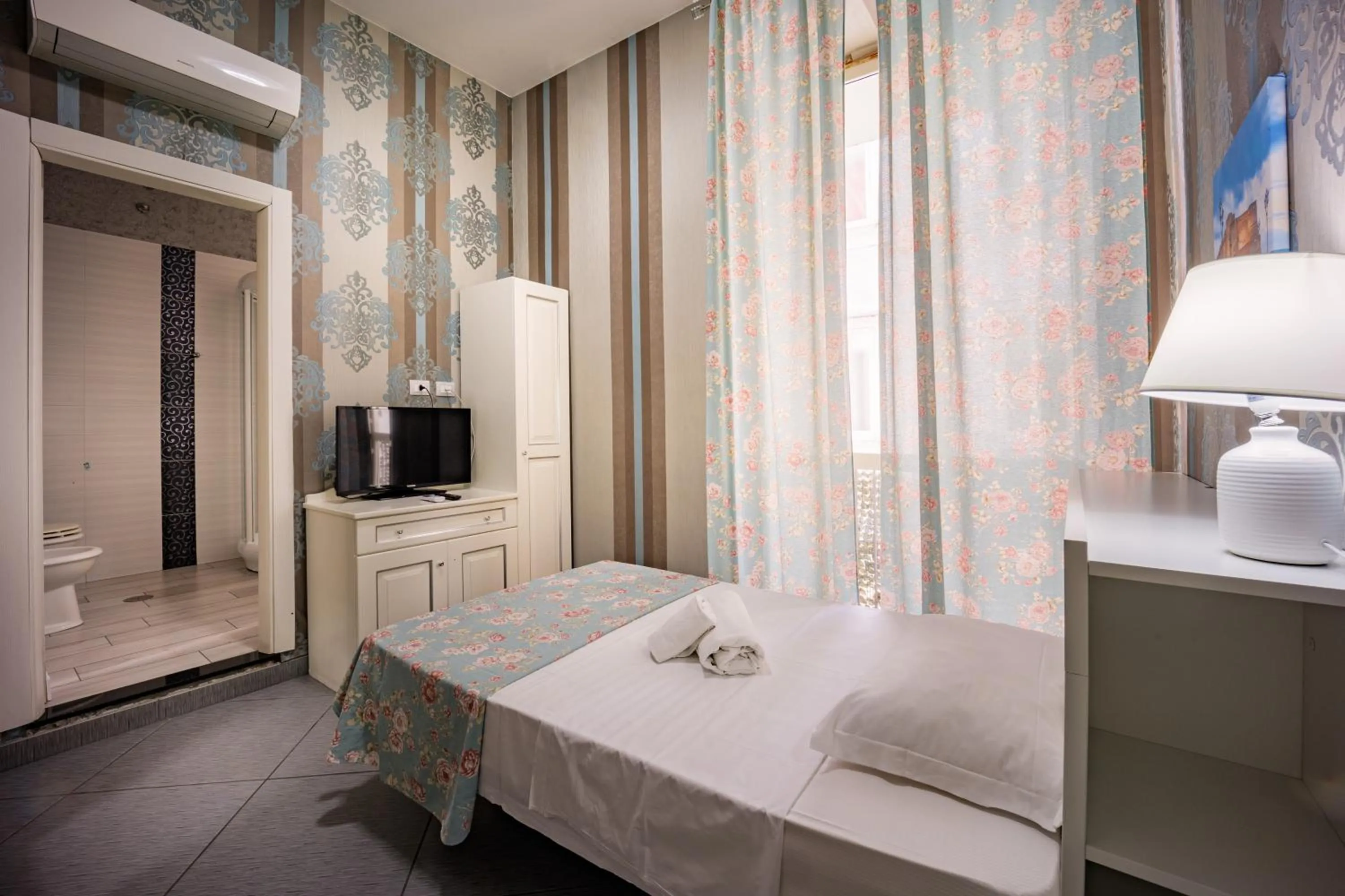 Bedroom in New Sayonara