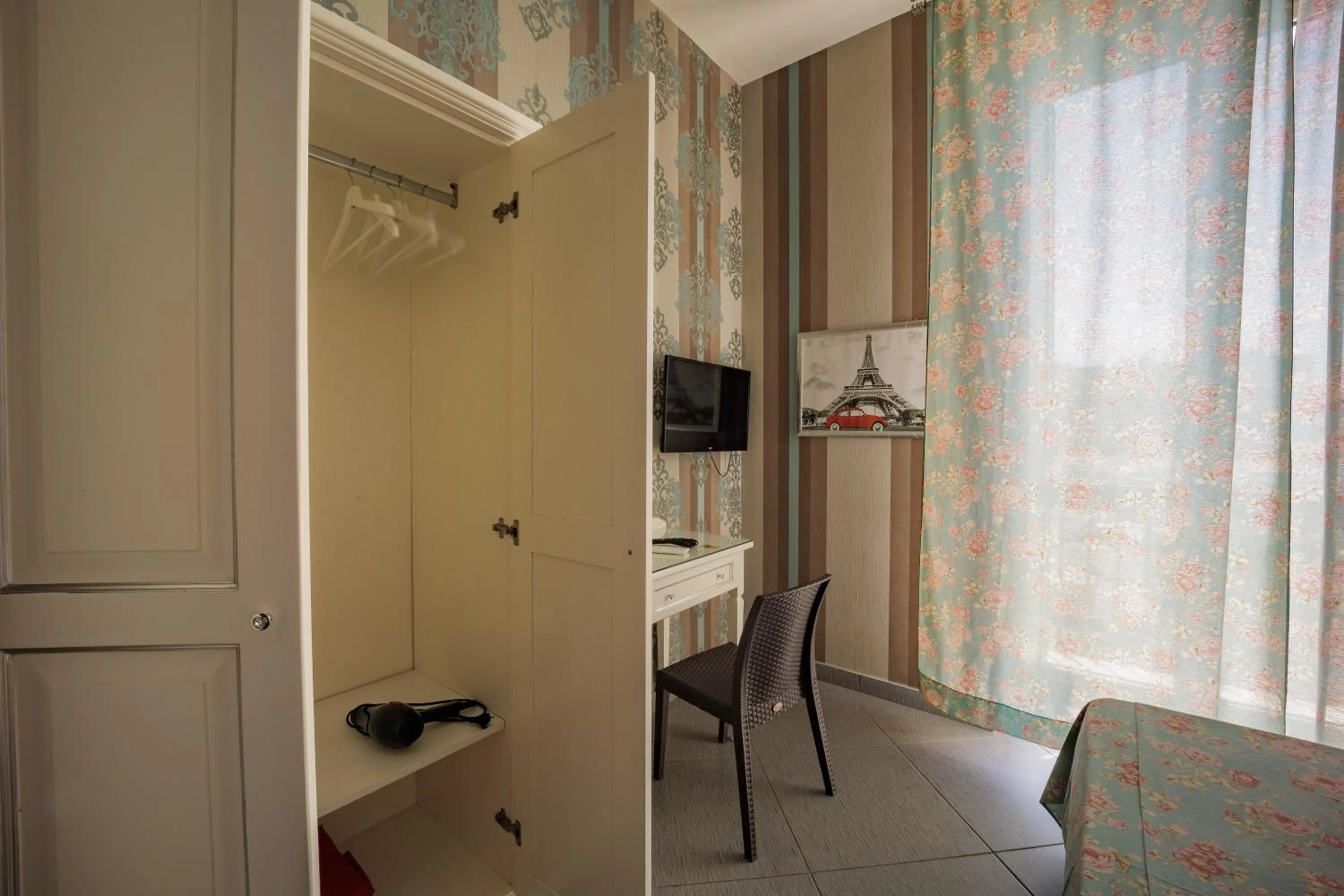 wardrobe in New Sayonara