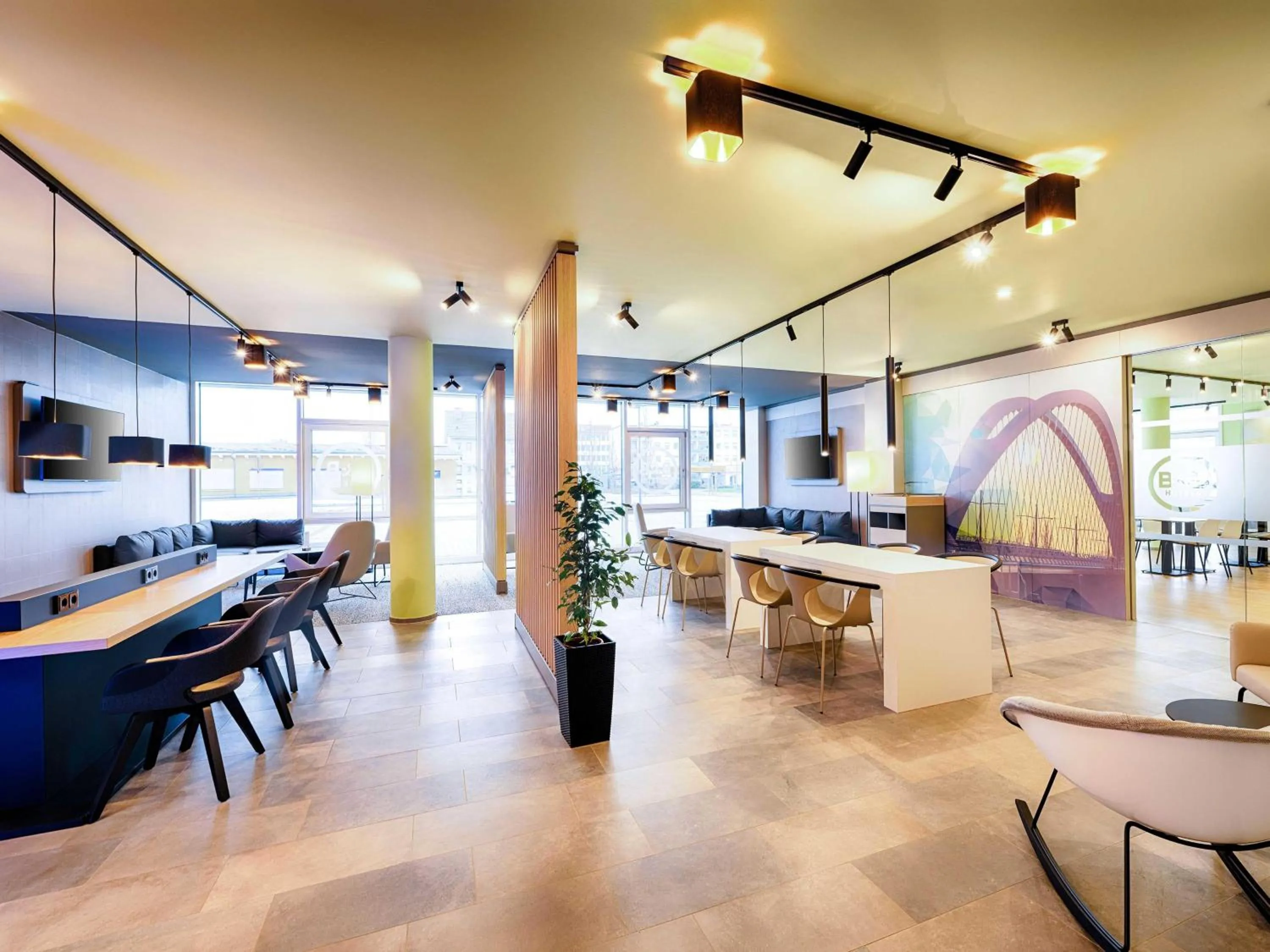 Lounge or bar in B&B Hotel Kehl