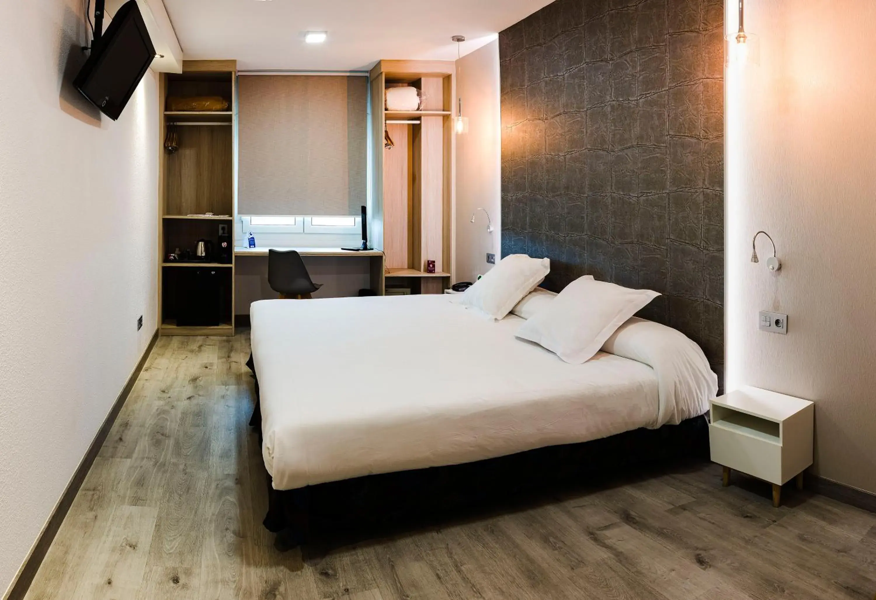 Romantic Offer Deluxe King Room in Bellavista Sevilla Romantic Offer Deluxe King Room in Bellavista Sevilla