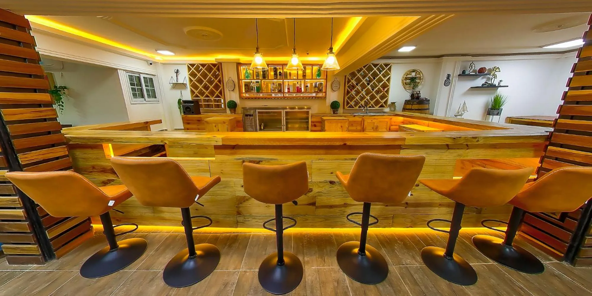 Restaurant/places to eat in Maya Villa