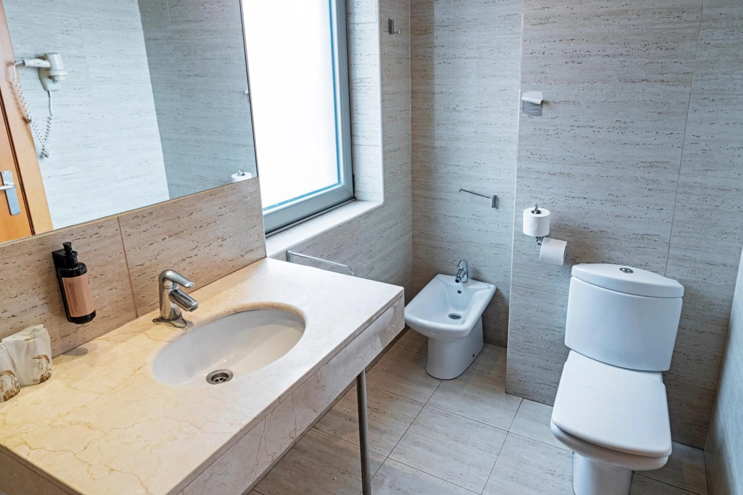 Toilet in Hotel Faranda Marsol Candas, Ascend Hotel Collection