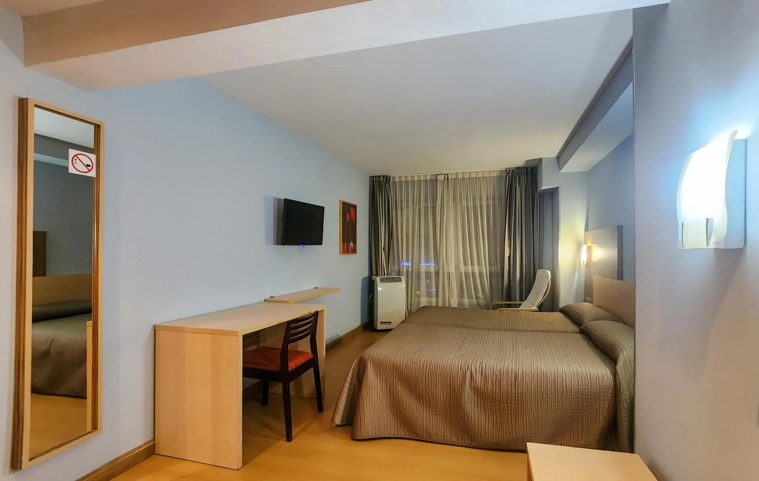 TV and multimedia, Bed in Hotel Faranda Alisas Santander, Ascend Hotel Collection TV and multimedia, Bed in Hotel Faranda Alisas Santander, Ascend Hotel Collection