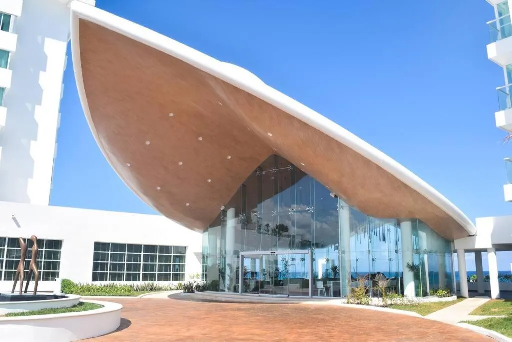 Property building in Estudio 4 sobre playa, alberca, gimnasio, jacuzzi