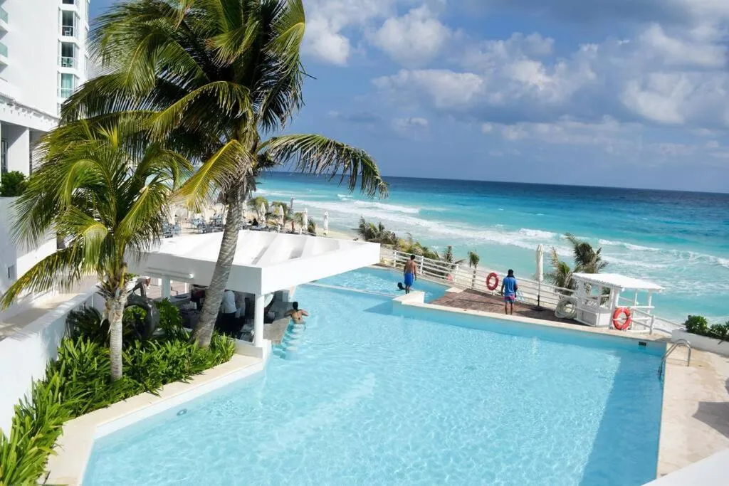 Day in Estudio 4 sobre playa, alberca, gimnasio, jacuzzi