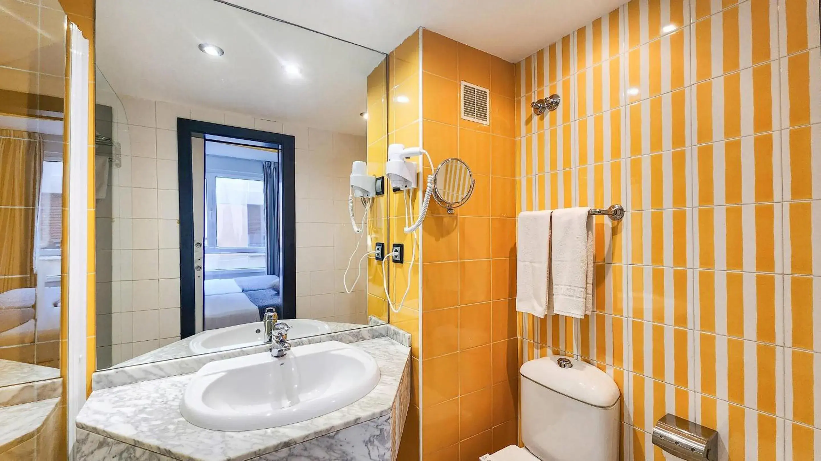 Bedroom in Hotel Faranda Pathos Gijón, Ascend Hotel Collection Bedroom in Hotel Faranda Pathos Gijón, Ascend Hotel Collection