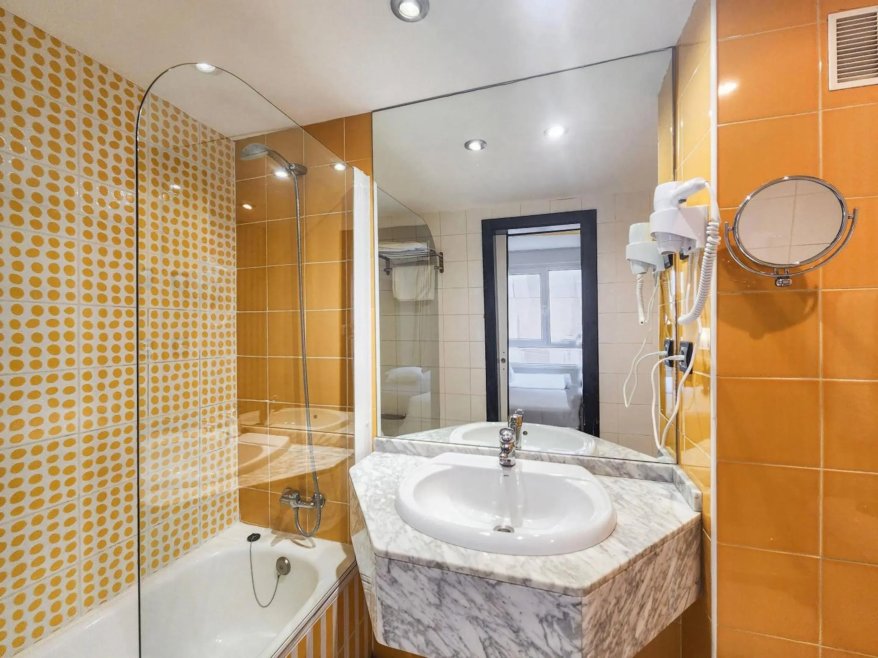 Bedroom in Hotel Faranda Pathos Gijón, Ascend Hotel Collection Bedroom in Hotel Faranda Pathos Gijón, Ascend Hotel Collection