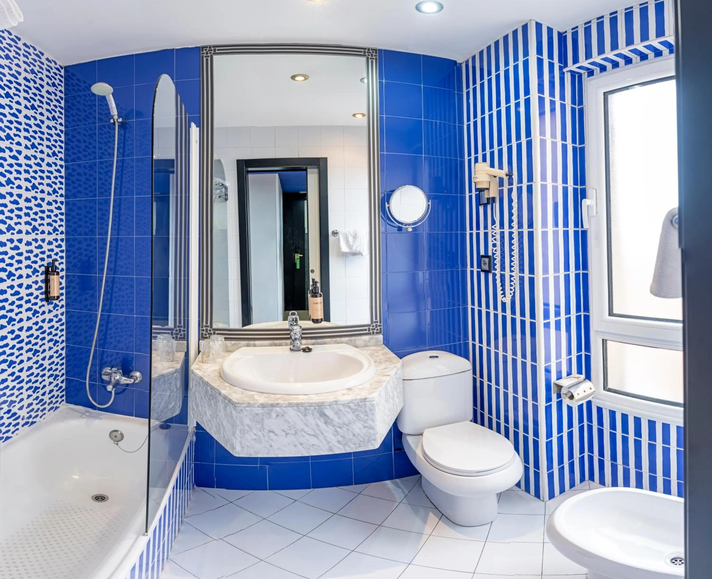 Bathroom in Hotel Faranda Pathos Gijón, Ascend Hotel Collection