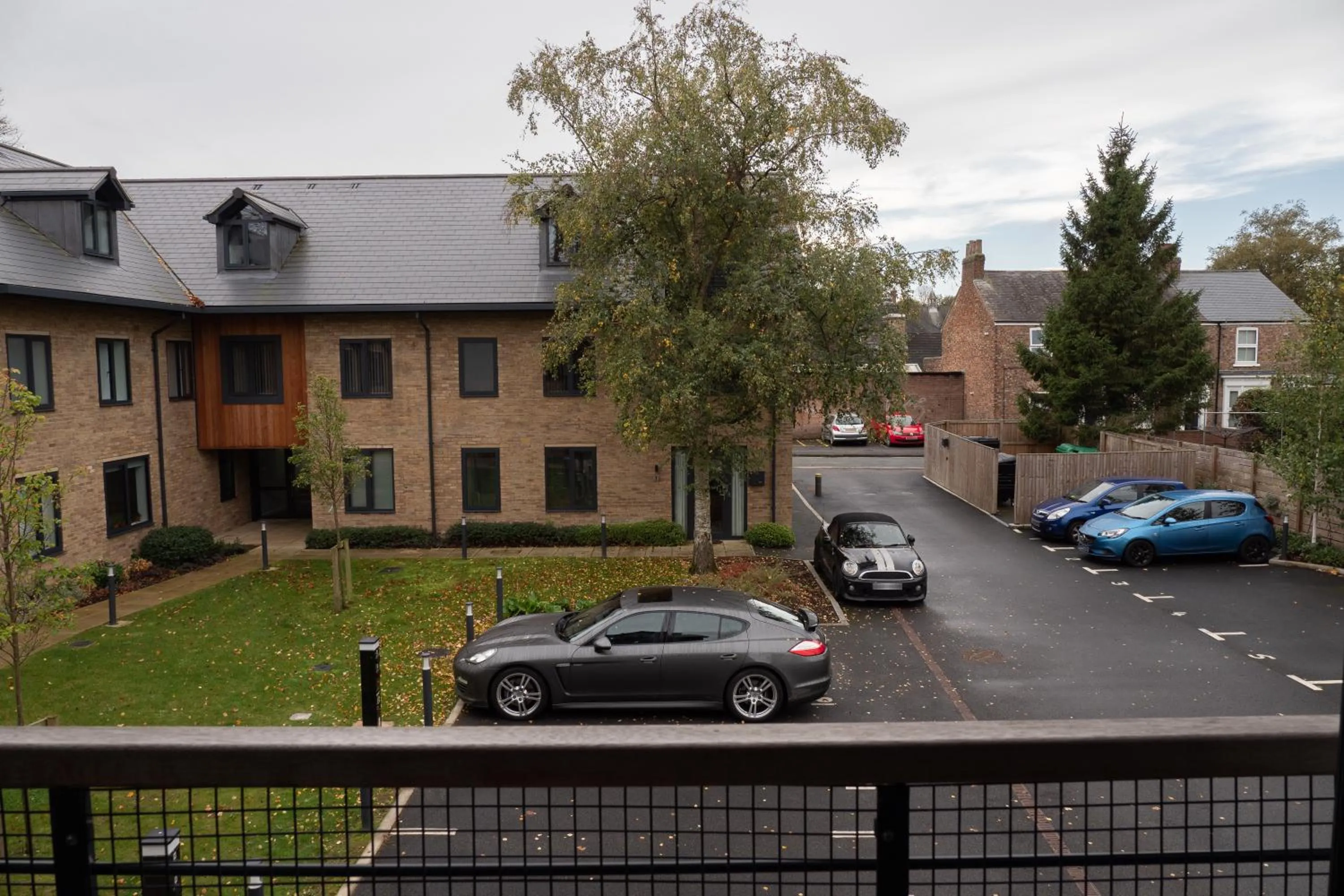 Property building in Penley's Mews - City Centre + free private parking