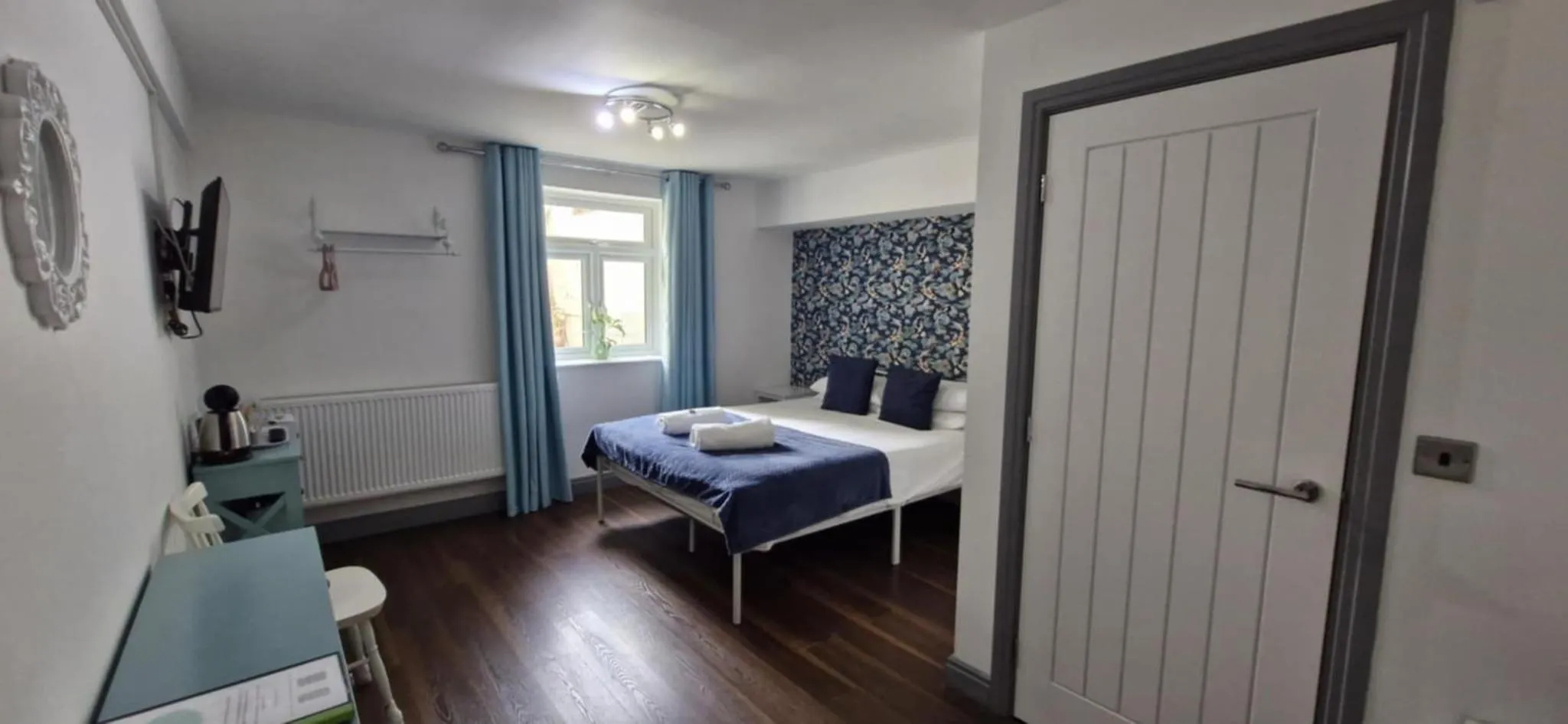 Bedroom, Bed in LilyRose Hotel