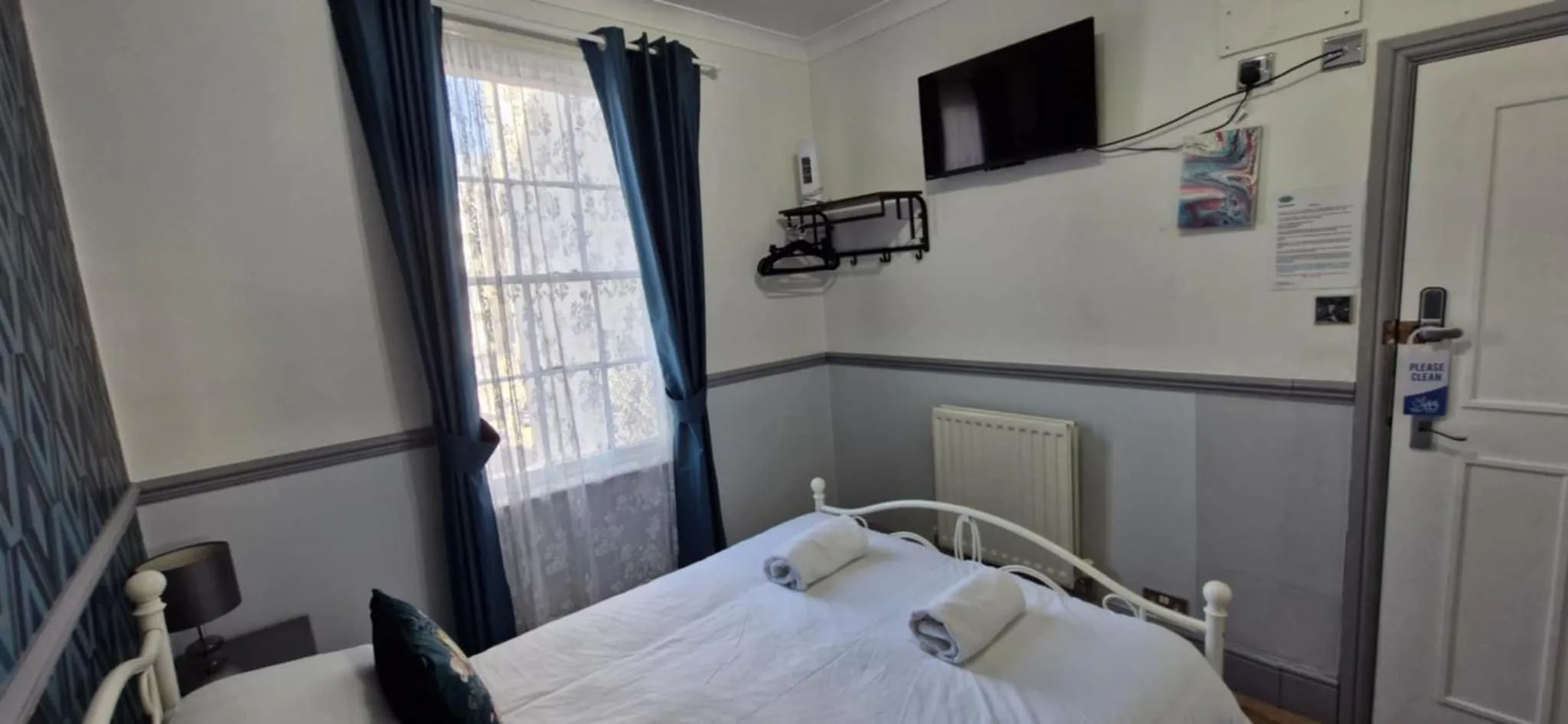 Bedroom, Bed in LilyRose Hotel