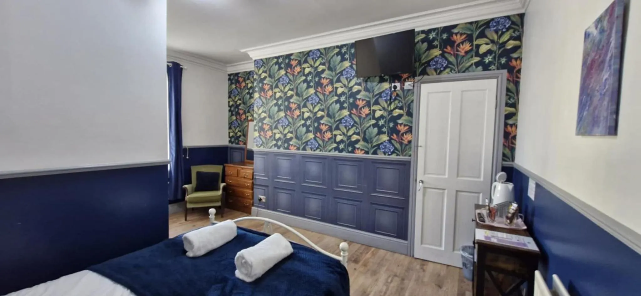 Bedroom, Bed in LilyRose Hotel