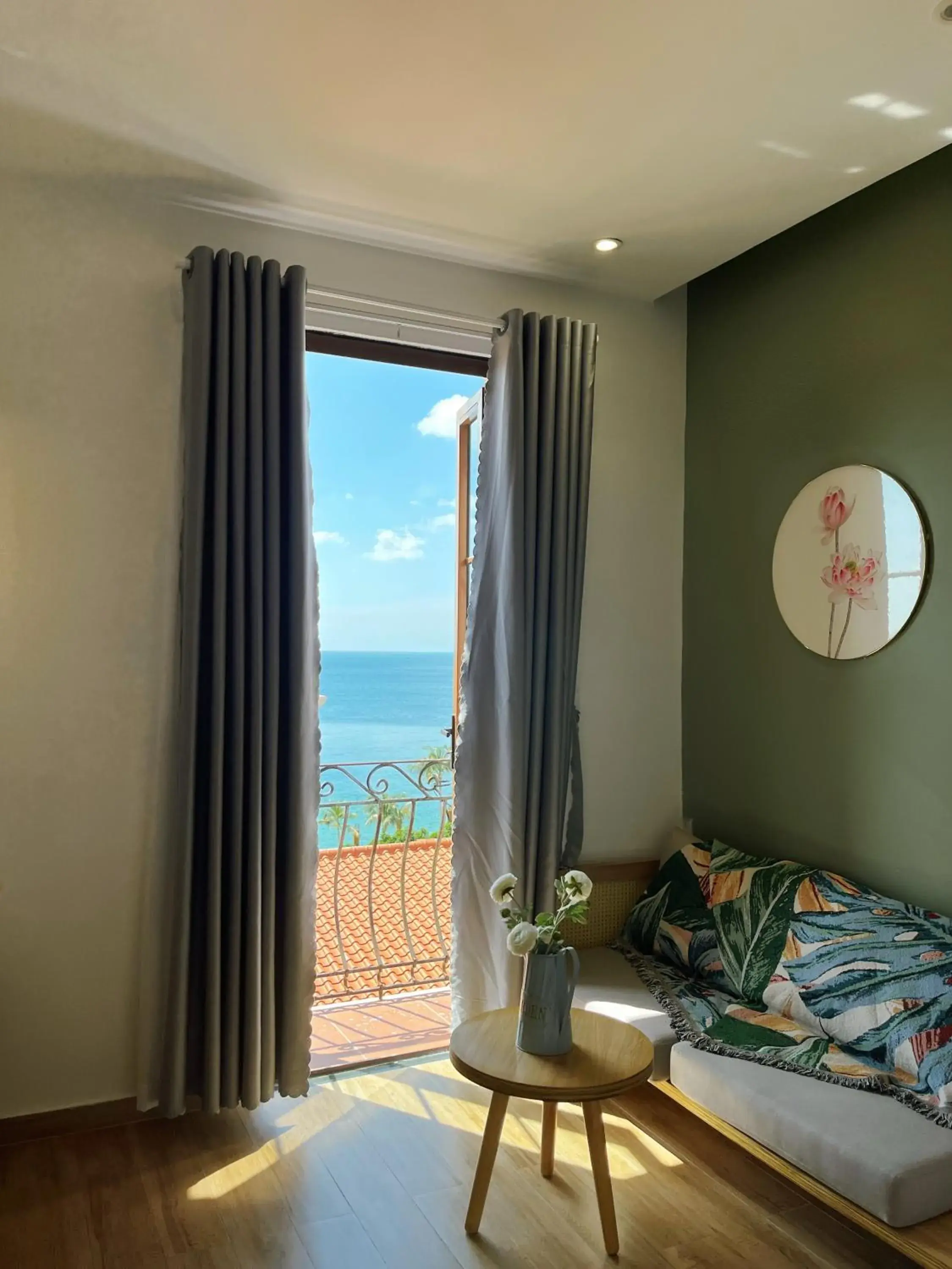 Deluxe Double Room with Balcony and Sea View in Triland Hotel Deluxe Double Room with Balcony and Sea View in Triland Hotel