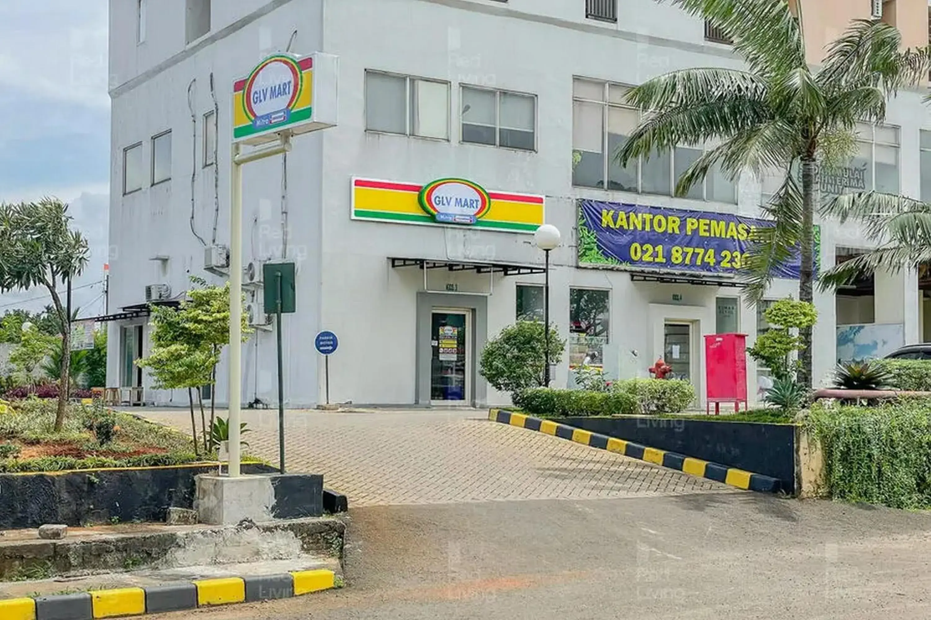 Property building in RedLiving Apartemen Green Lake View Cimanggis - WIN Property Property building in RedLiving Apartemen Green Lake View Cimanggis - WIN Property