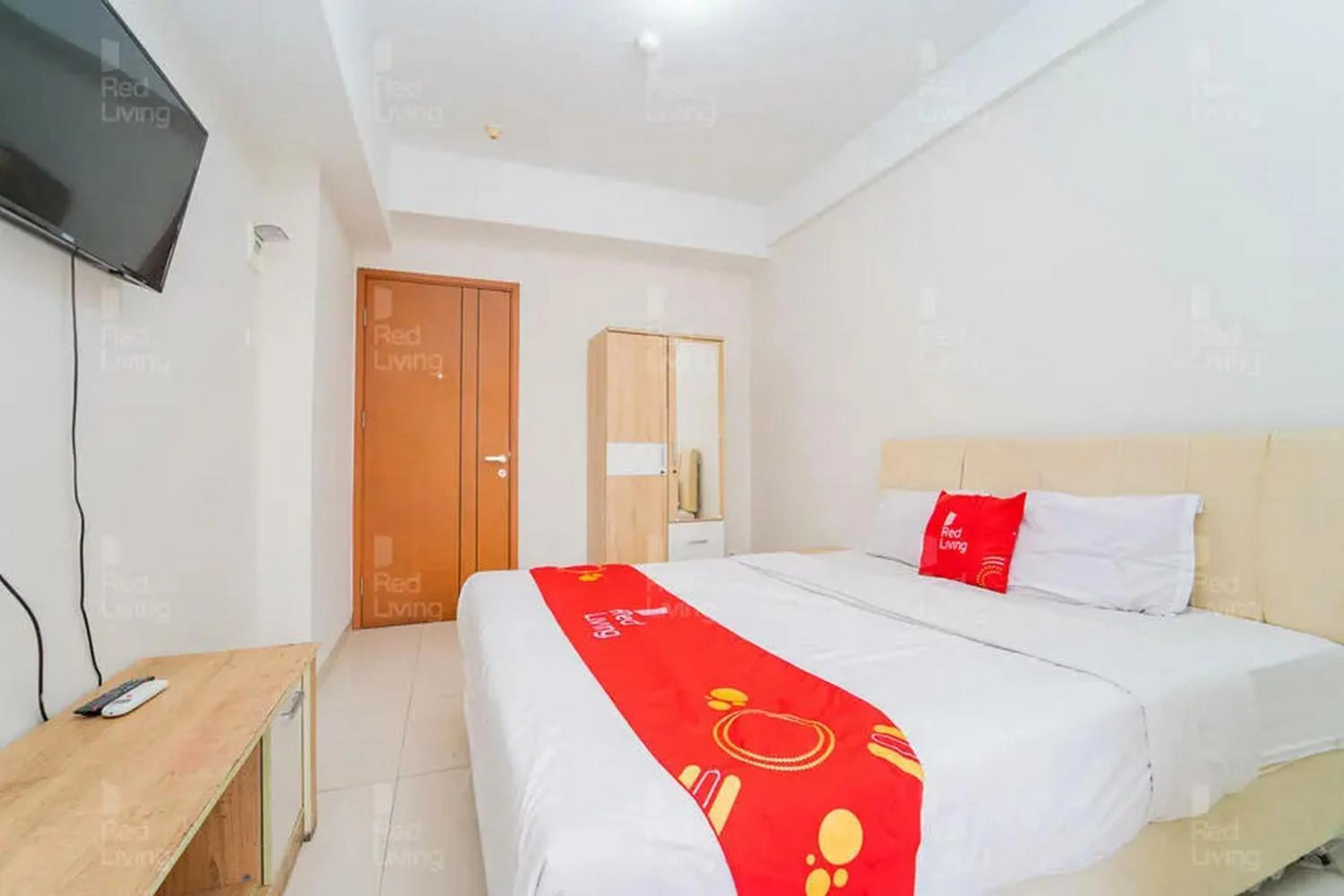 Bedroom, Bed in RedLiving Apartemen Green Lake View Cimanggis - WIN Property