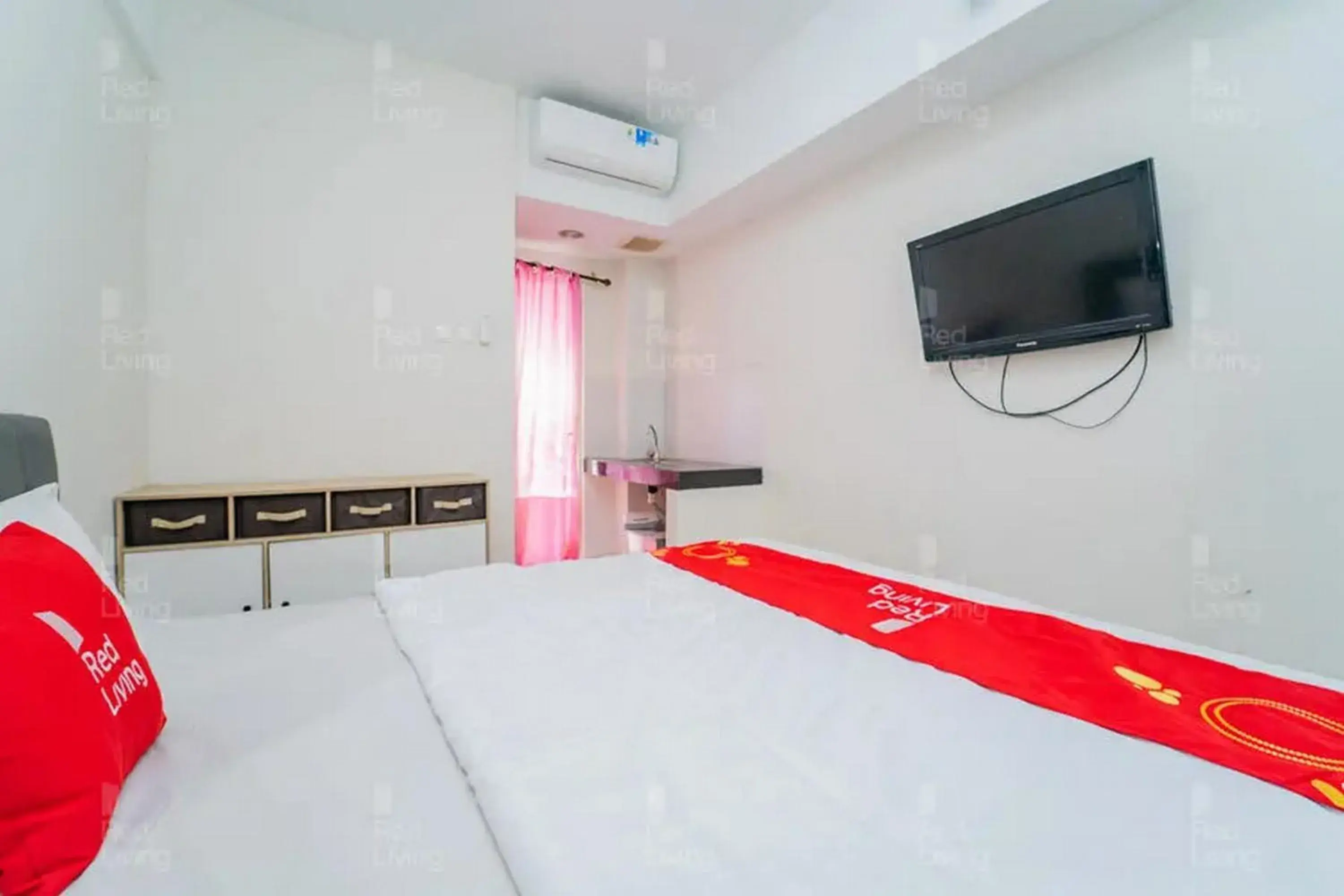 Bedroom, Bed in RedLiving Apartemen Green Lake View Cimanggis - WIN Property Bedroom, Bed in RedLiving Apartemen Green Lake View Cimanggis - WIN Property