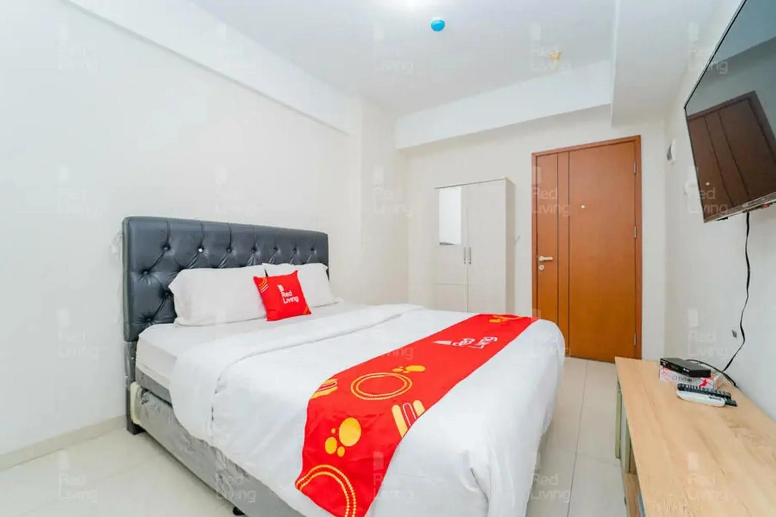 Bed in RedLiving Apartemen Green Lake View Cimanggis - WIN Property Bed in RedLiving Apartemen Green Lake View Cimanggis - WIN Property