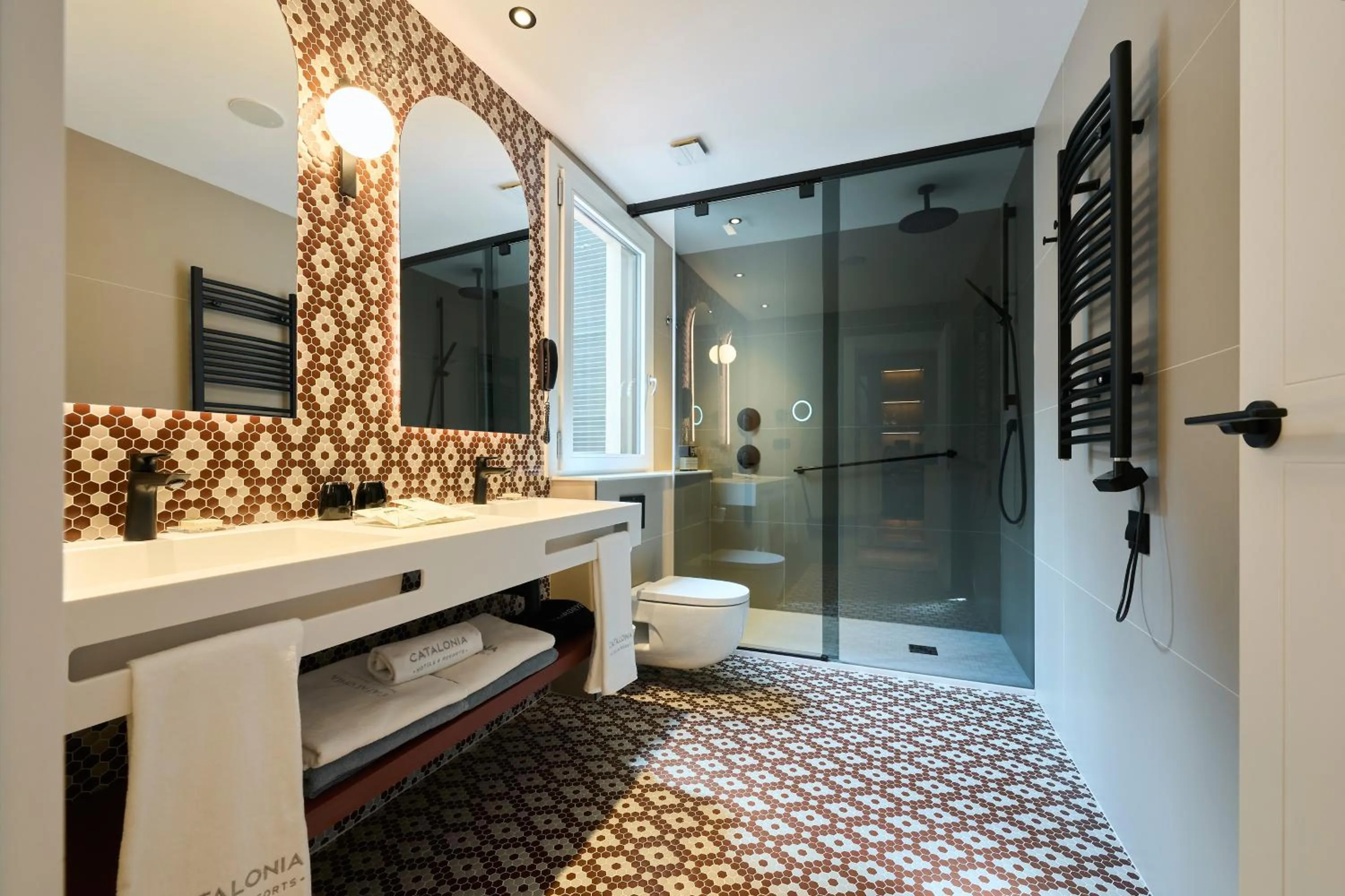 Shower in Catalonia Ramblas 4* Sup