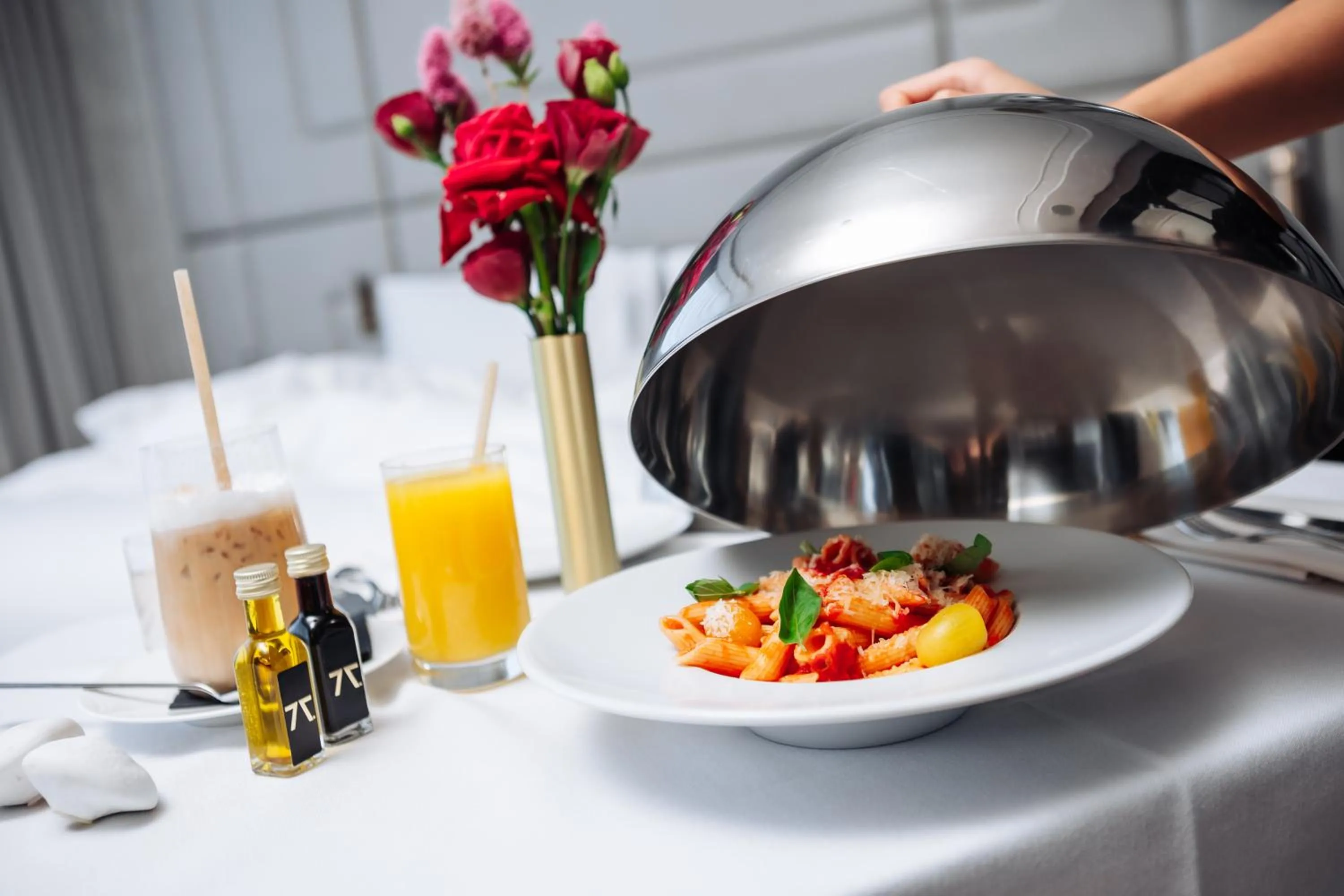 room service in Seven Visions Resort and Places, the Dvin