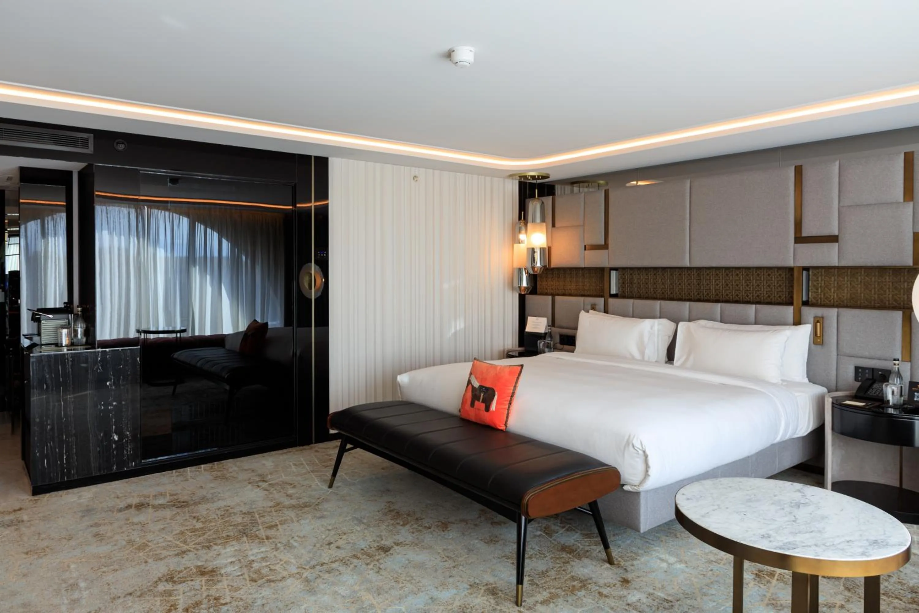 Bed in Seven Visions Resort and Places, the Dvin