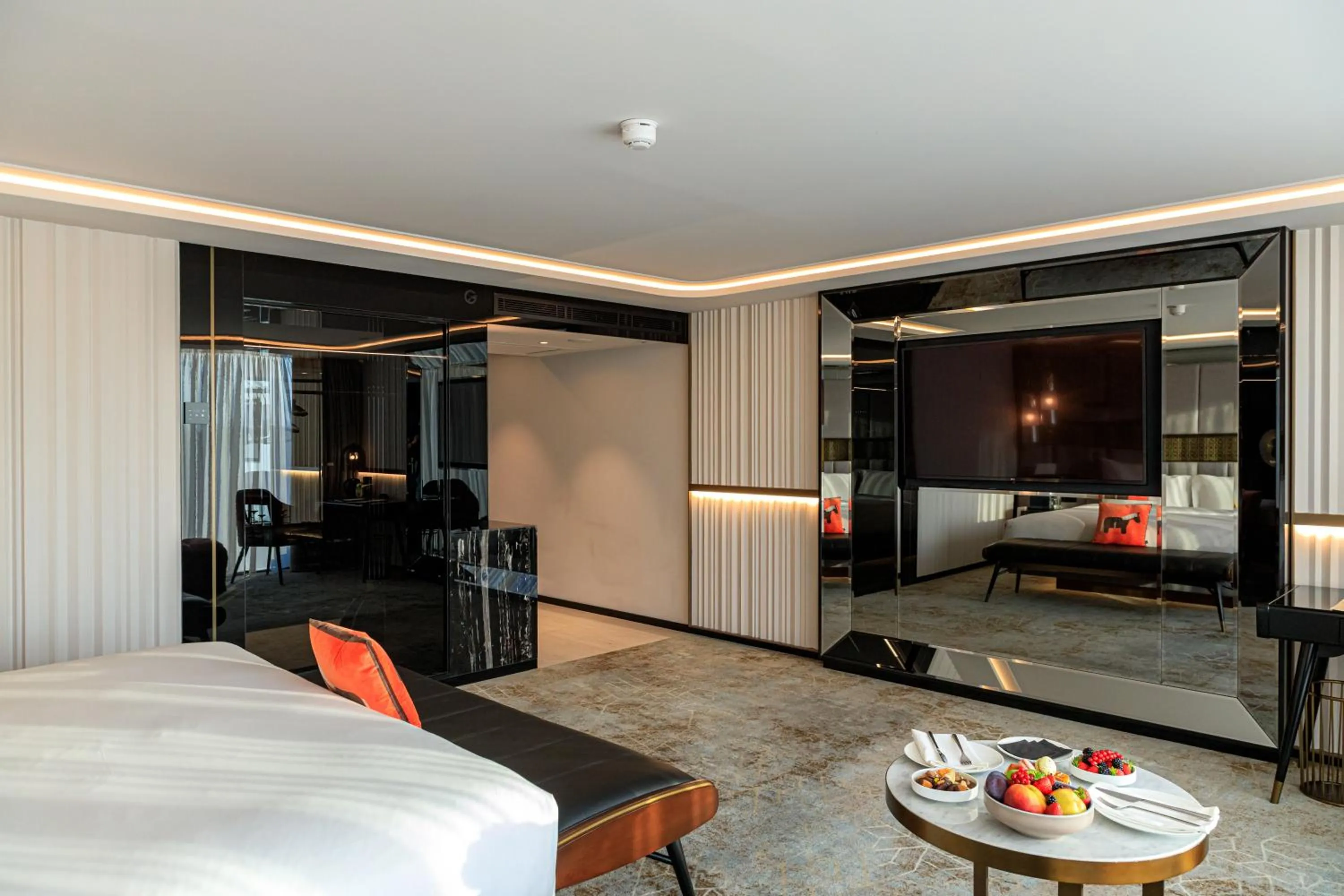 Photo of the whole room in Seven Visions Resort and Places, the Dvin