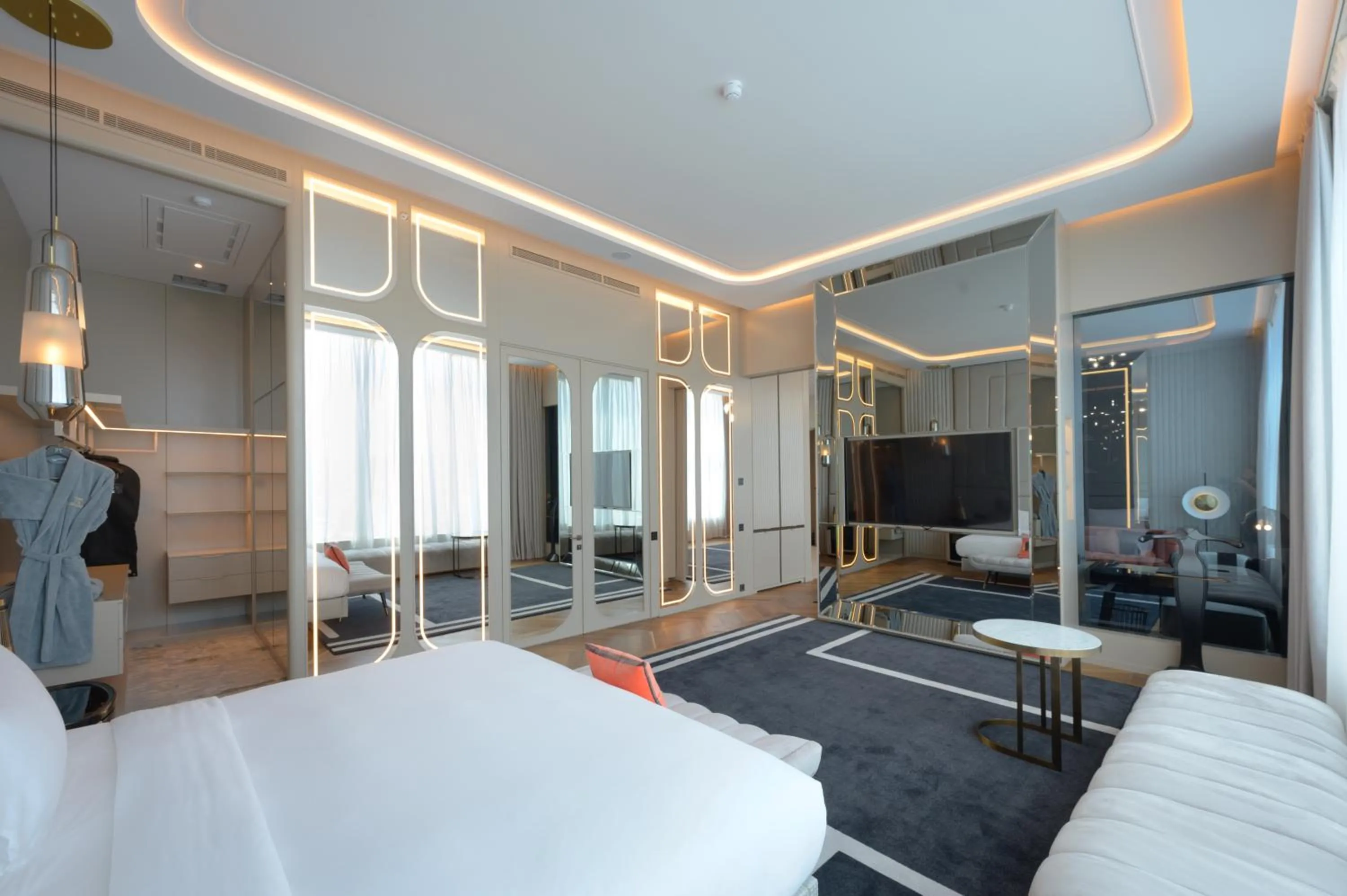 Bed in Seven Visions Resort and Places, the Dvin