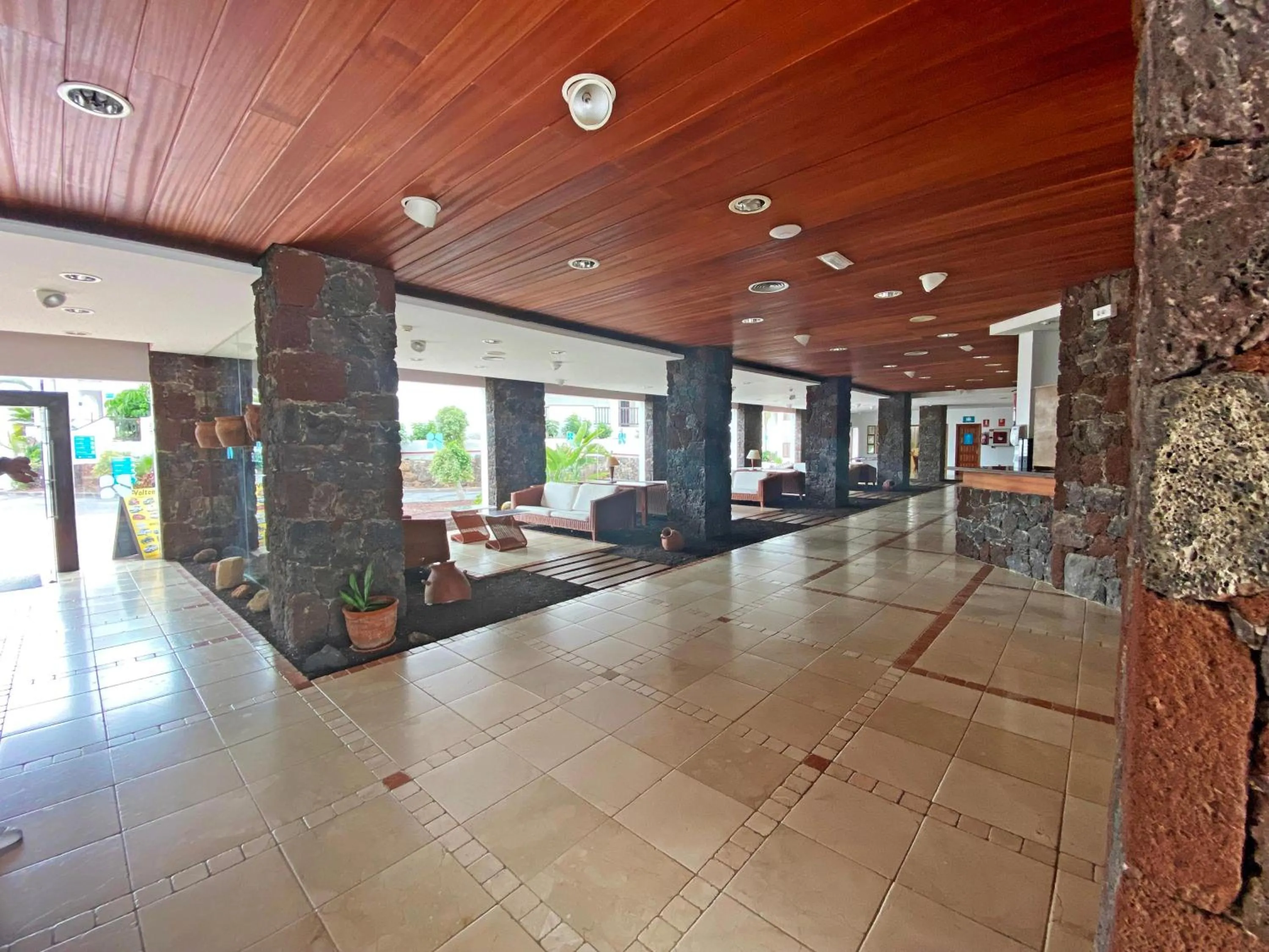 Lobby or reception in BLUESEA Apartamentos Callao Garden